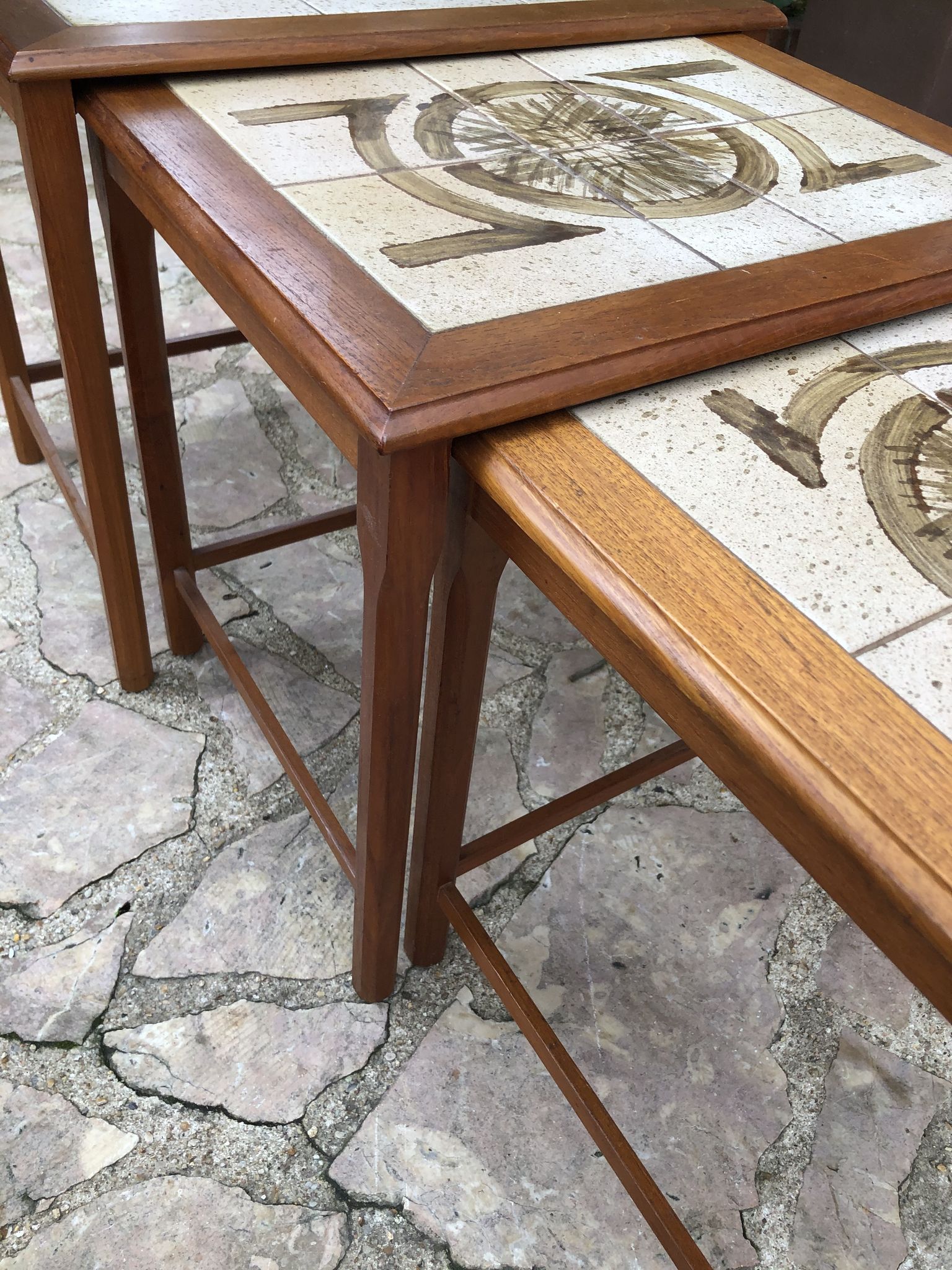 Tables gigognes scandinaves