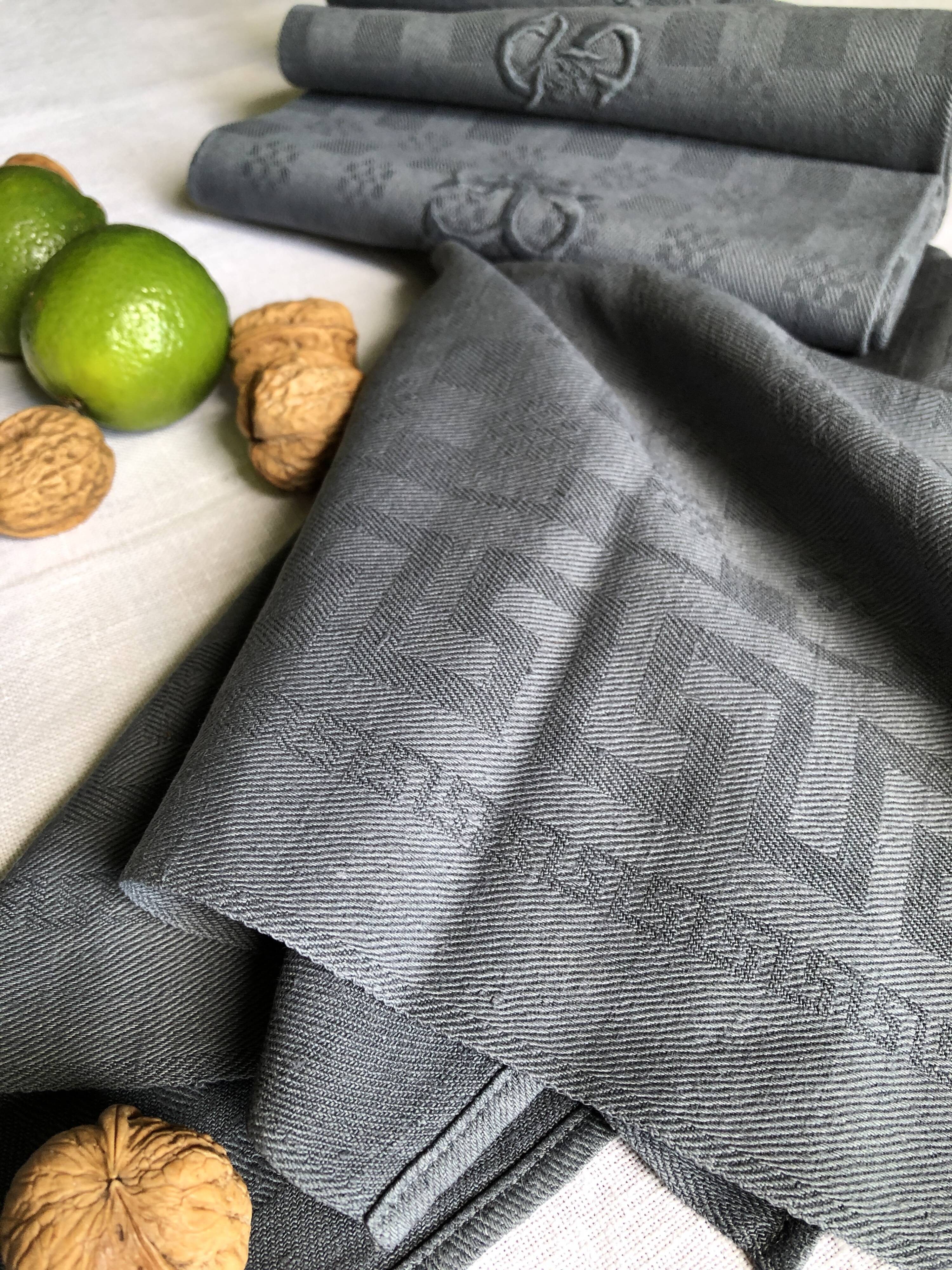 Suite of four napkins tinted in smoke grey
