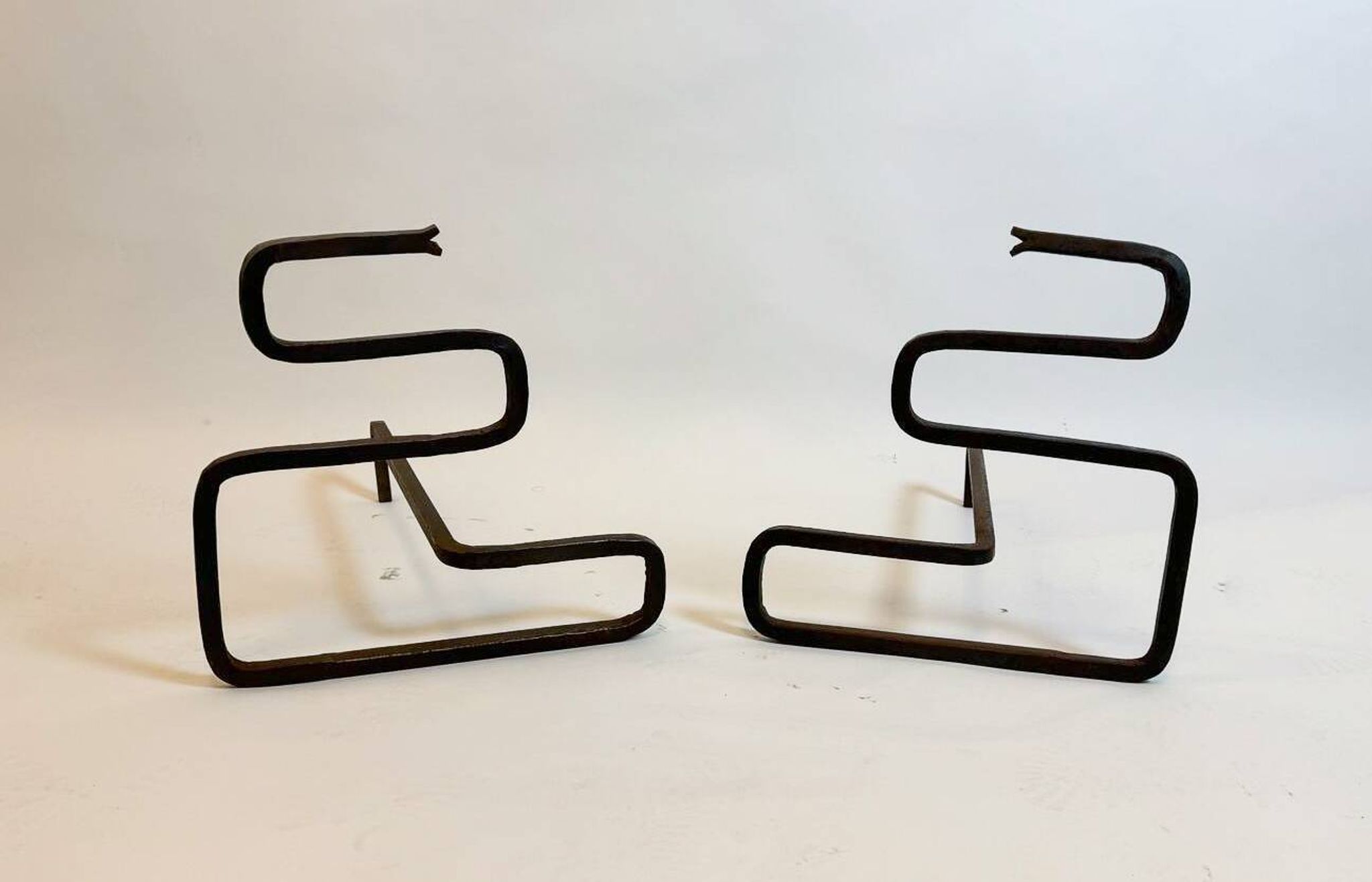 Paire de chenets à serpent en fer forgé, Italie, années 1950