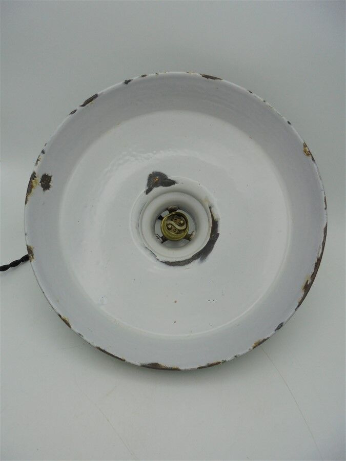 Enamelled sheet metal hanging