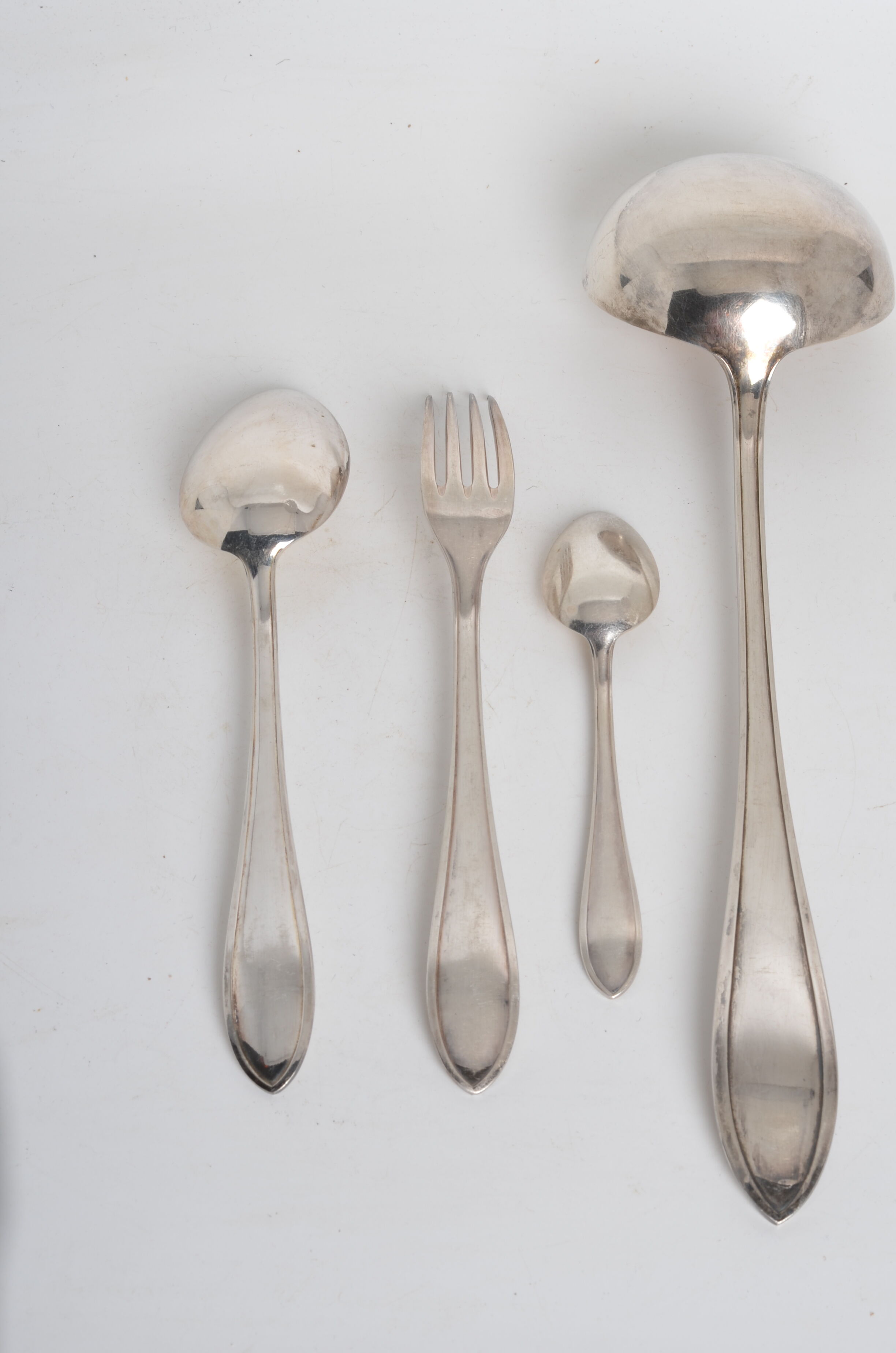 Silver metal housewife 37 pieces art nouveau