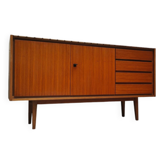 Buffet du milieu du siècle