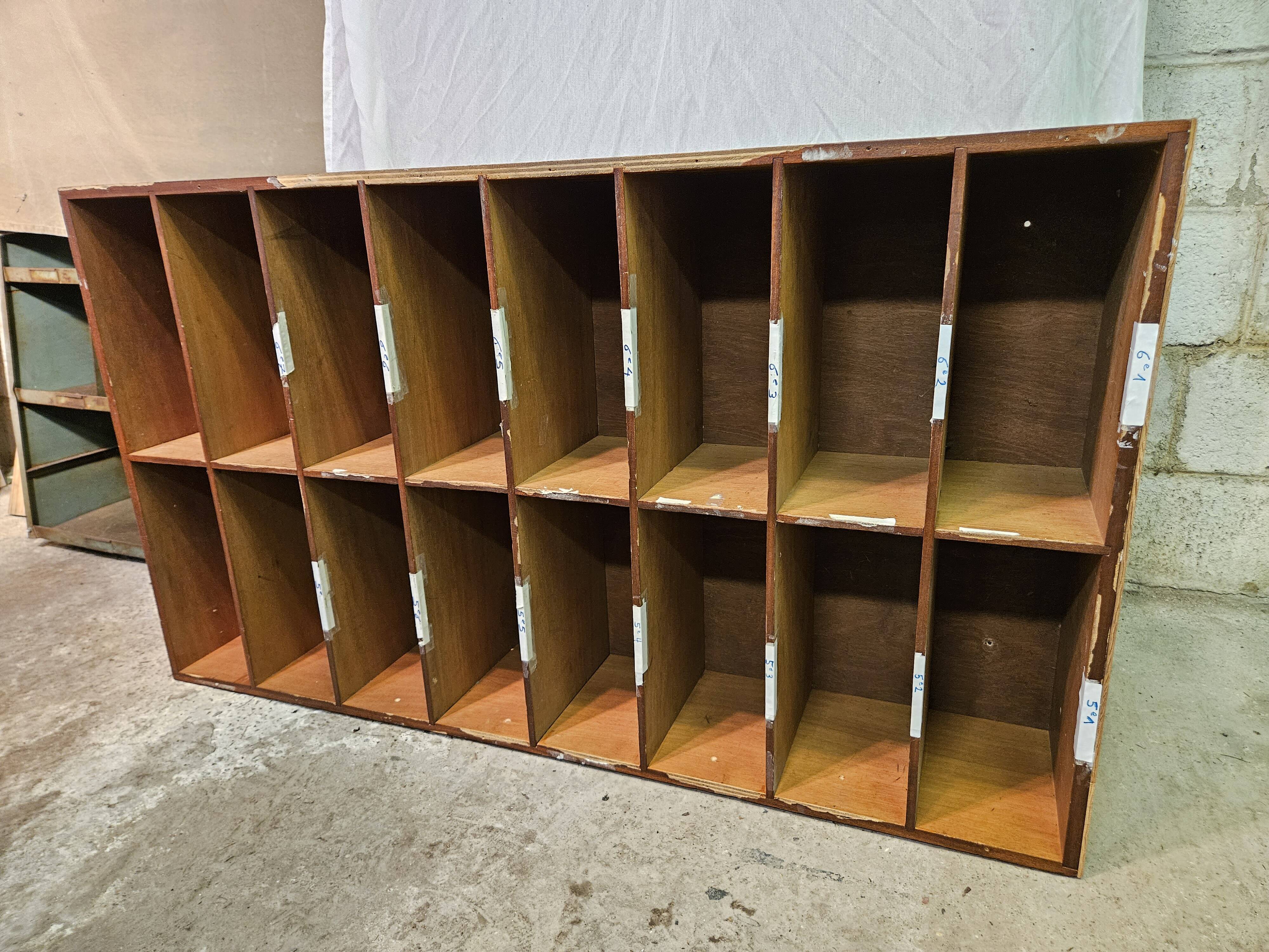 Meuble casier en bois 1960