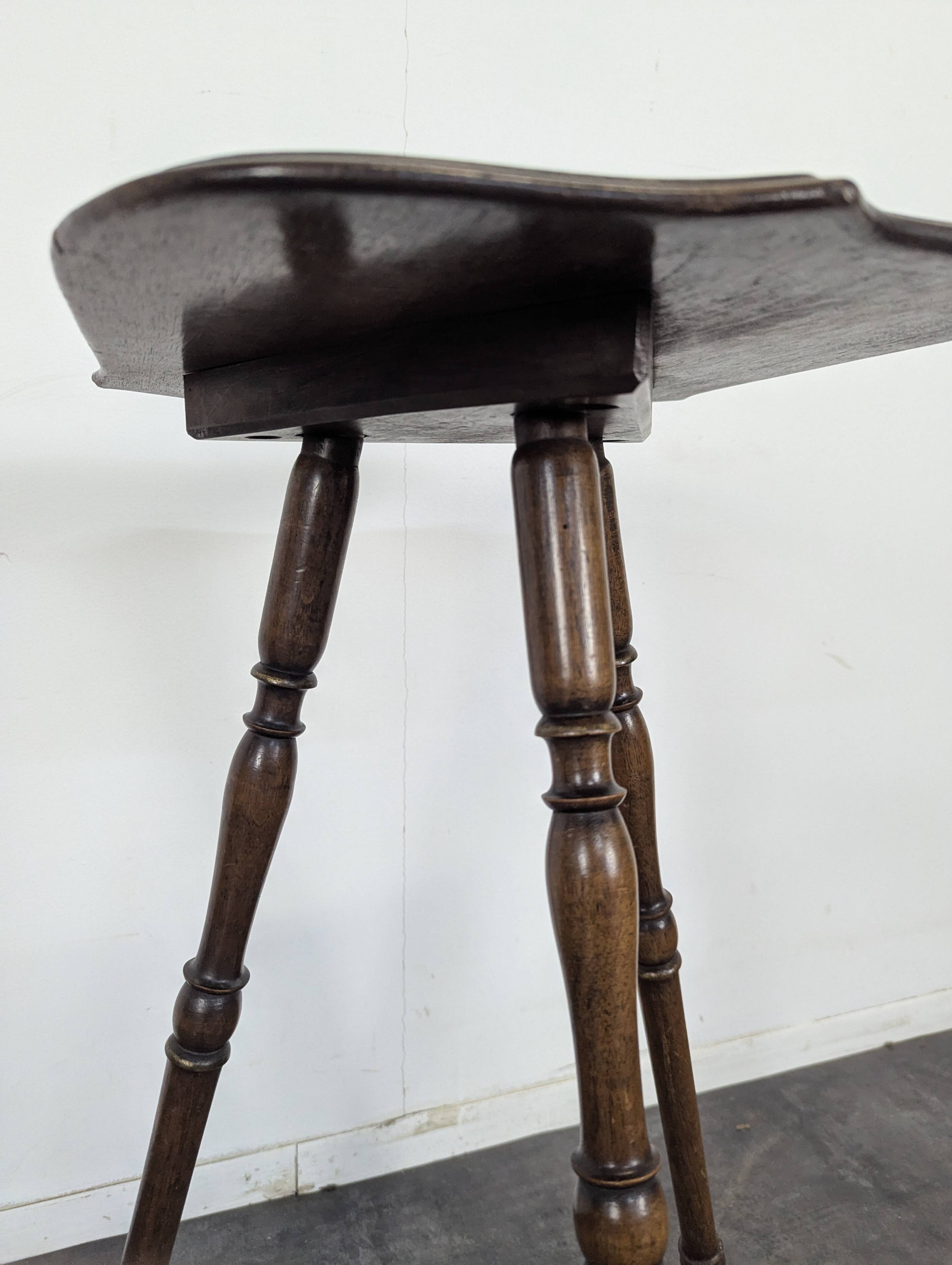 Coat of arms table