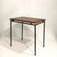 Table d'appoint moderniste