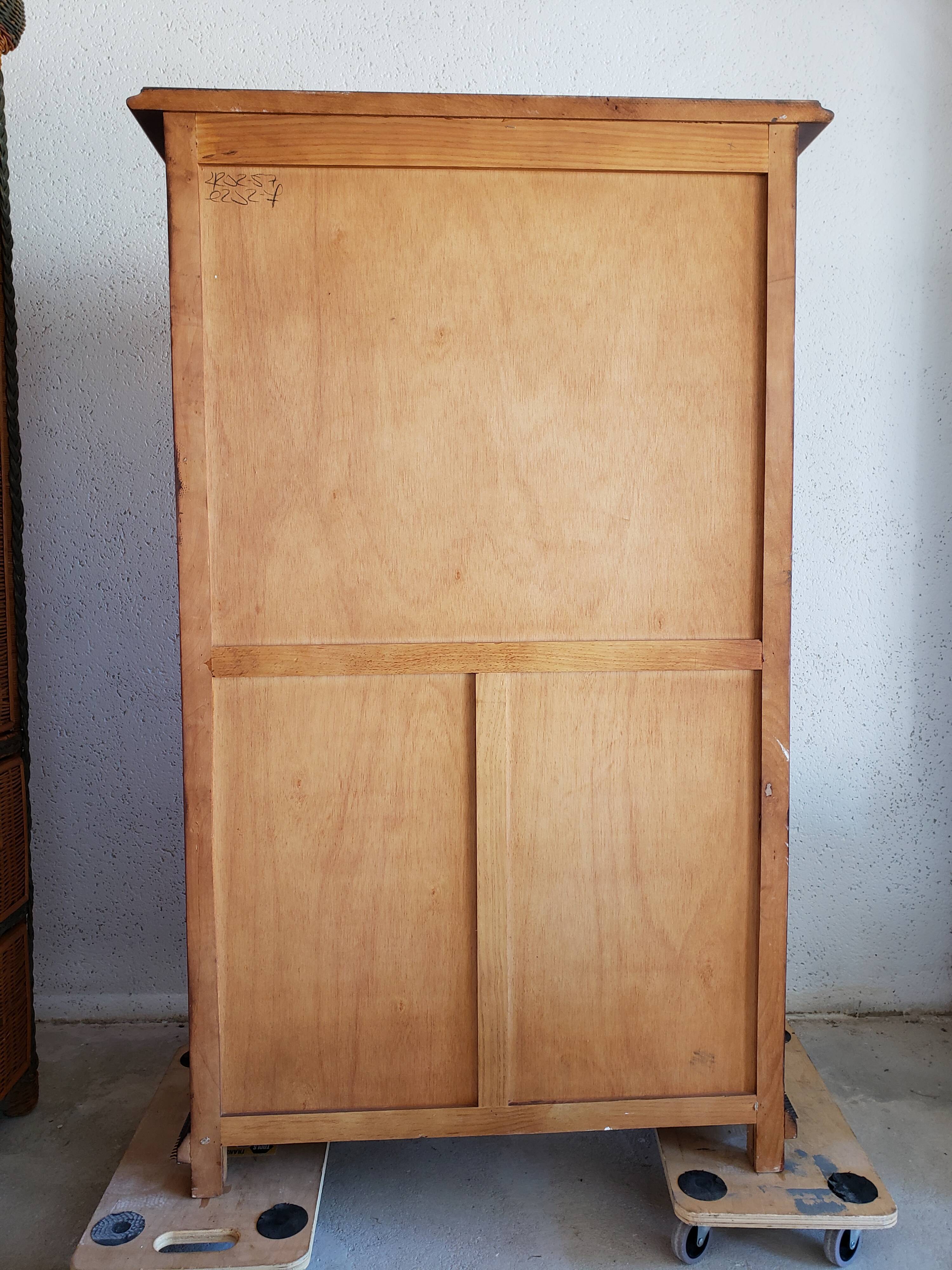 Display cabinet in alder