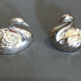Set of 16 place-marked swans with names