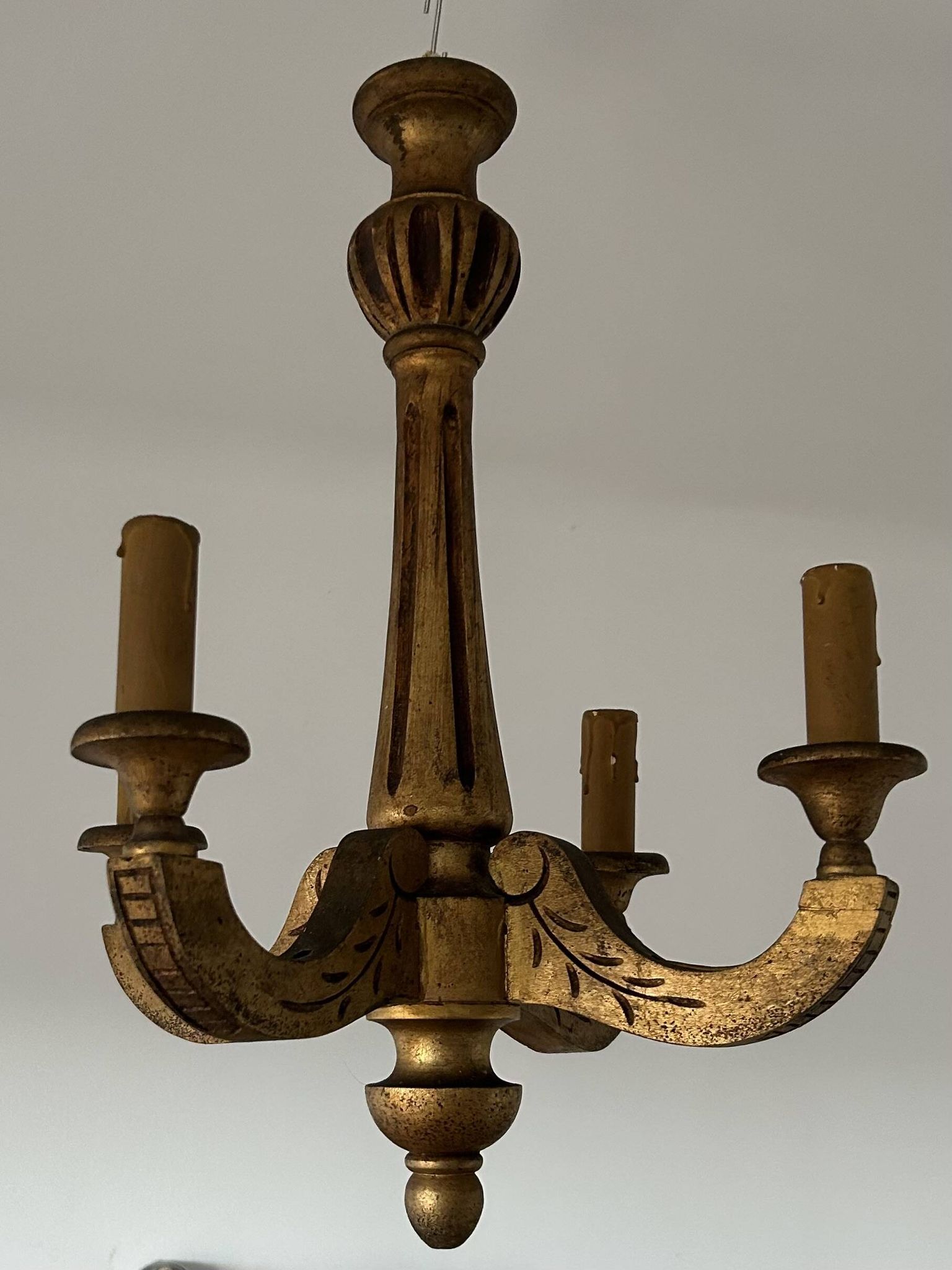 Lustre en bois doré ancien