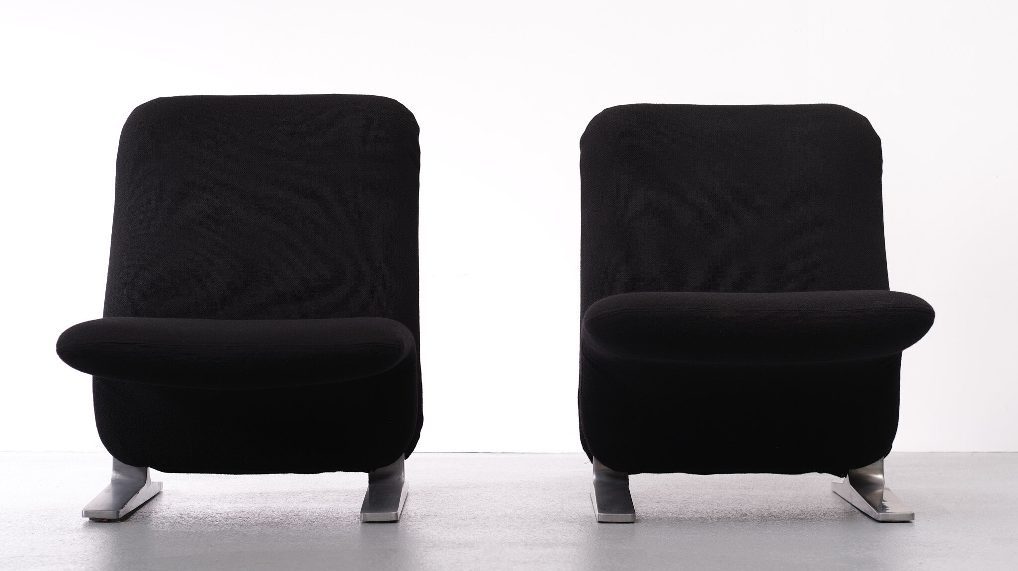 F780 Concorde Lounge Chairs by Pierre Paulin for Artifort in New Upholstery