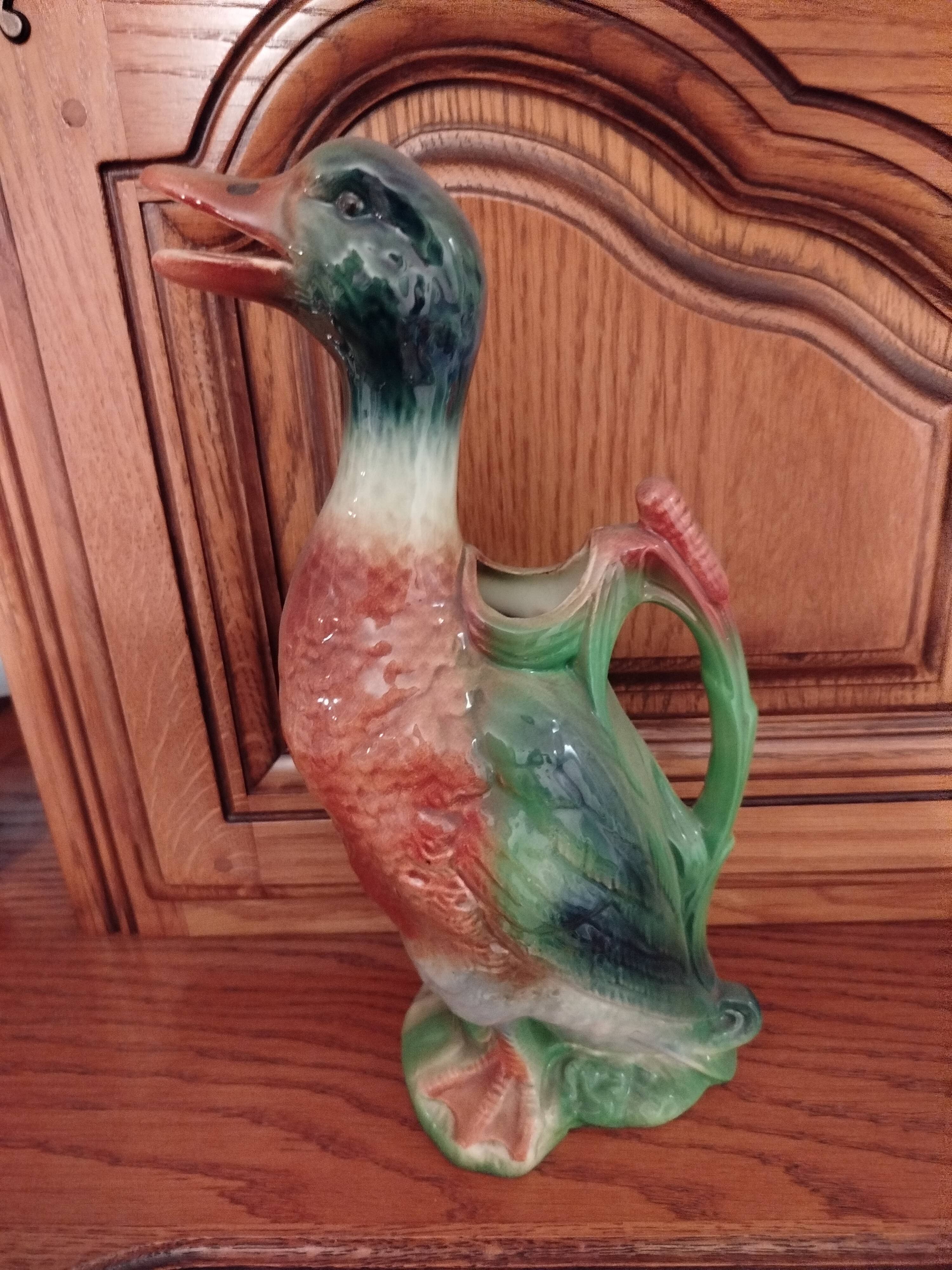 Duck pitcher
