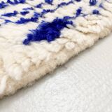 Moroccan Berber Azilal ecru rug with majorelle blue patterns 1.36x0.97m