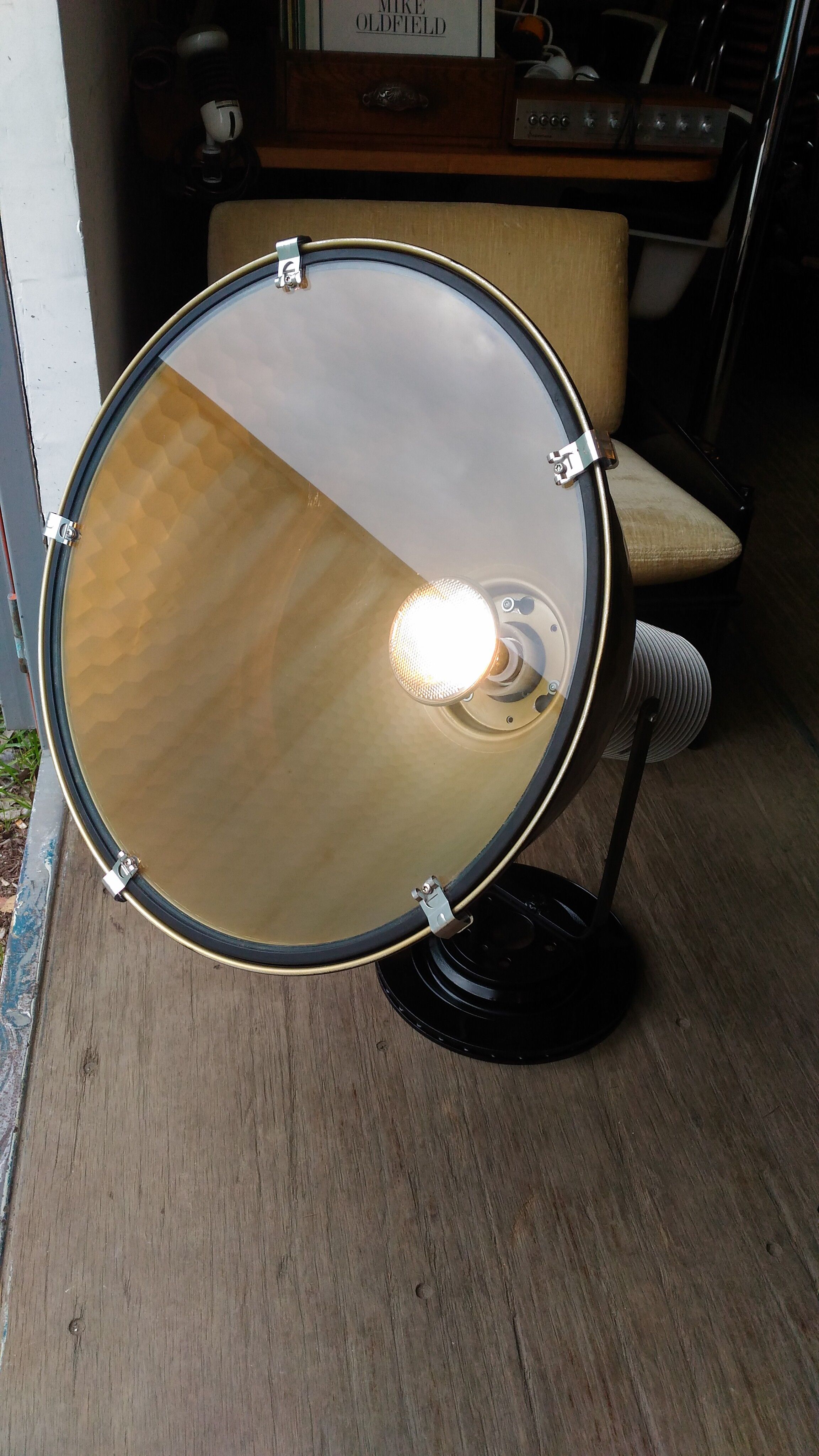 Reconditioned stand industrial projector