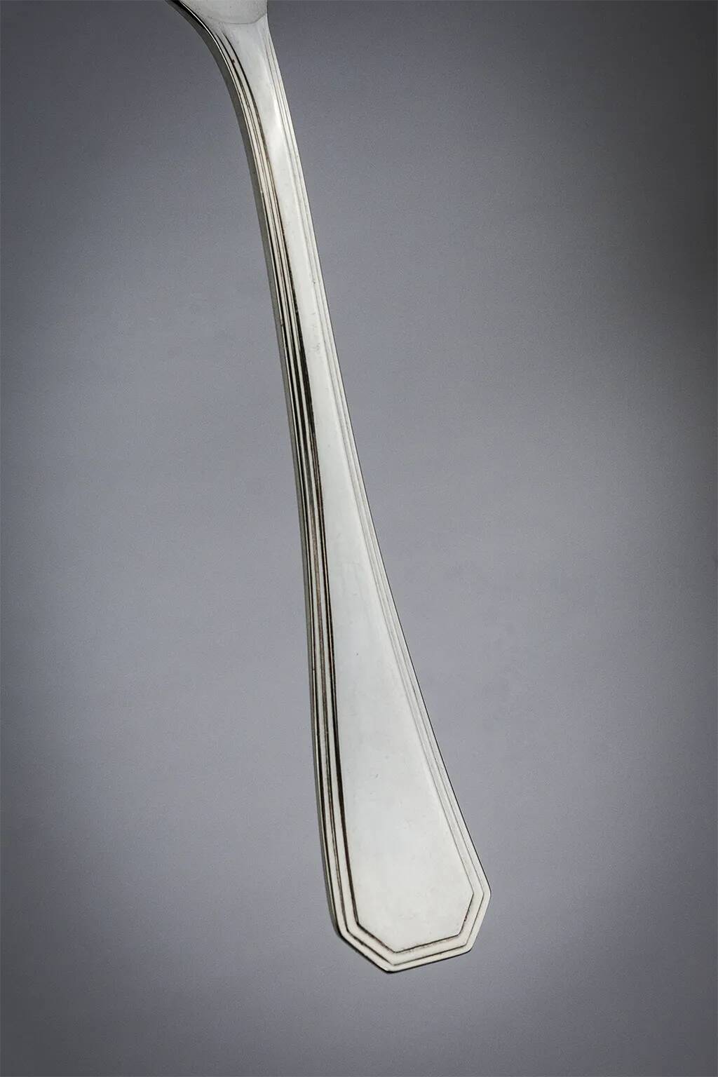 Serving spoon Christofle model America in silver-plated metal, design by Luc Lanel.