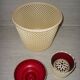 Lot de vases Emsa rouge et beige, pique fleurs, cache pot et une coupe