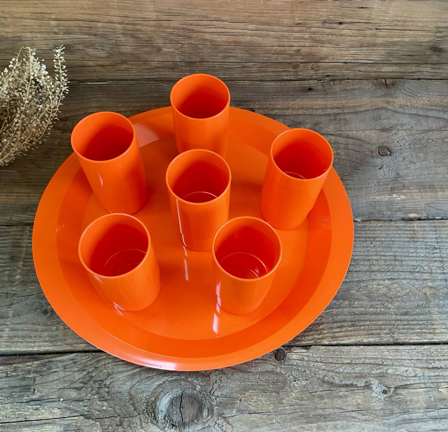 6 cups and the “Jean Pierre VITRAC” designer tray