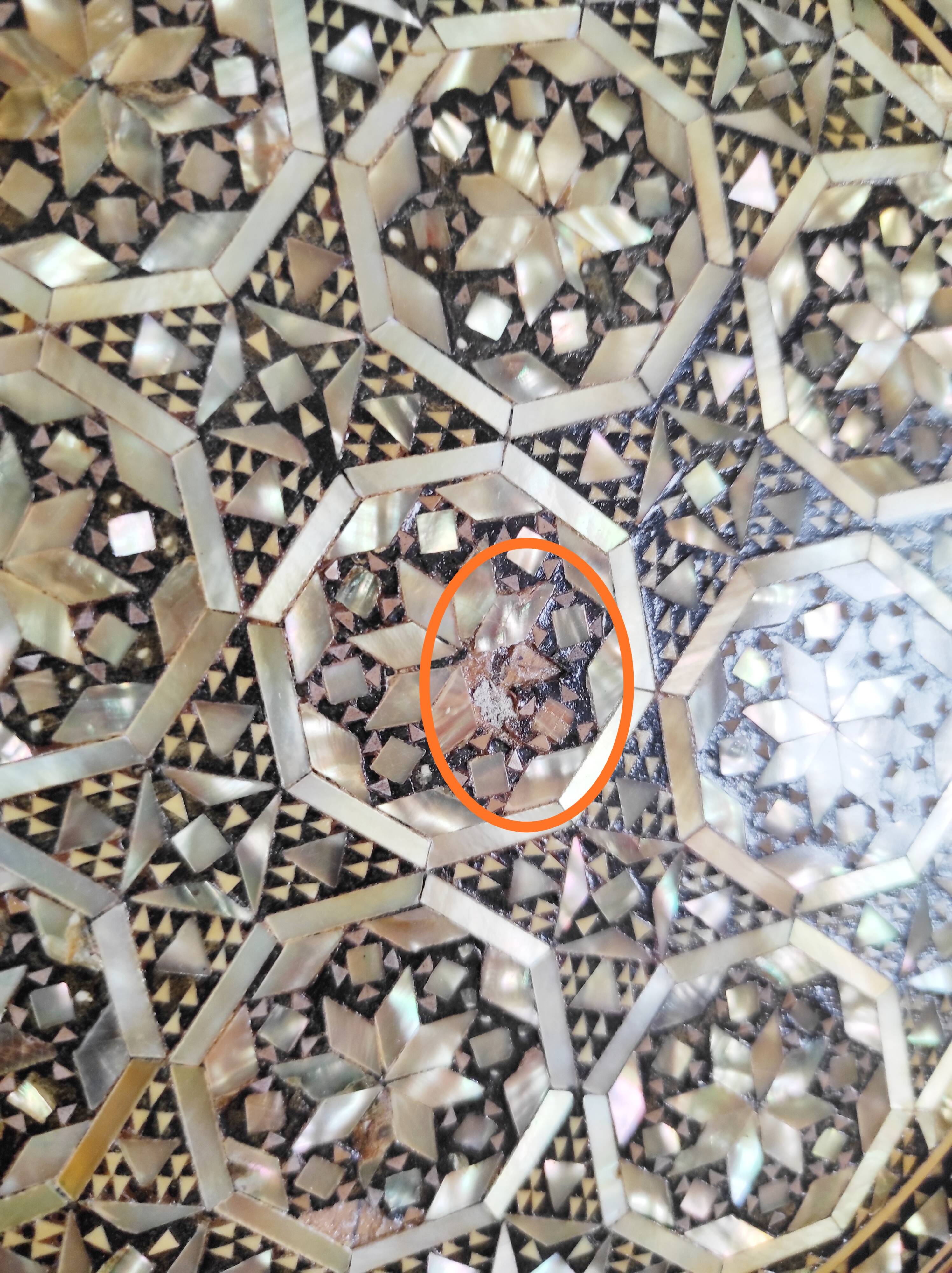 Wooden pocket emptier with mother-of-pearl marquetry