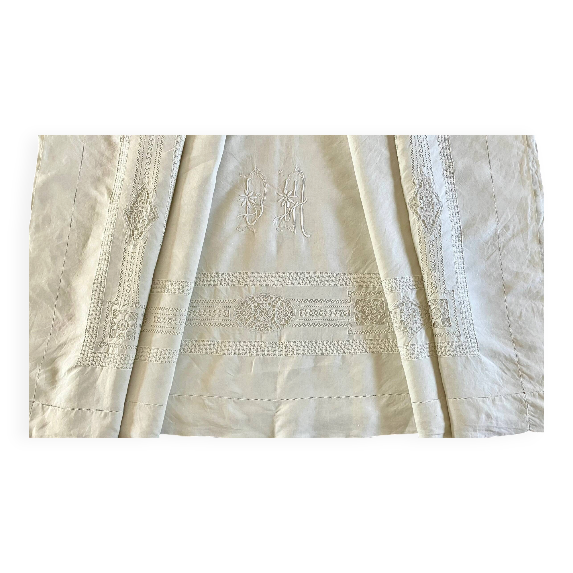 Sublime drap en lin dentelles broderies et monogramme
