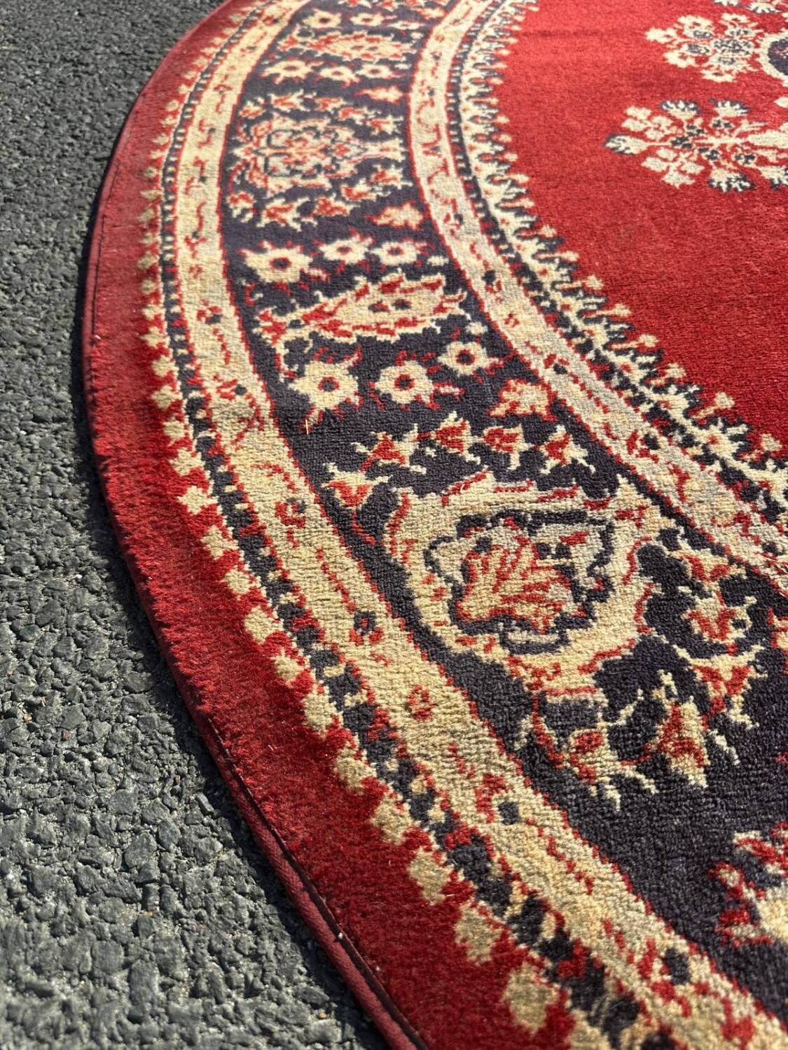 Round oriental rug