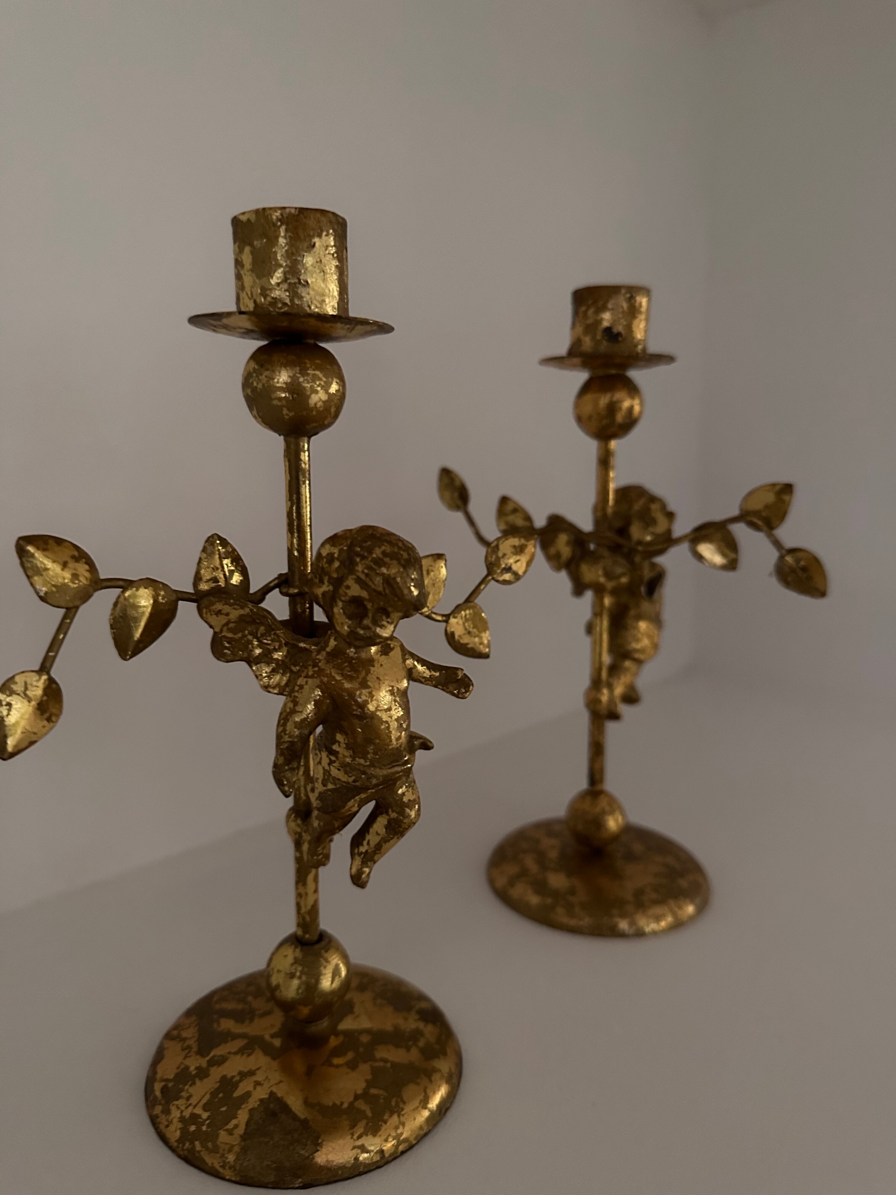 2 golden candlesticks "cherubs"