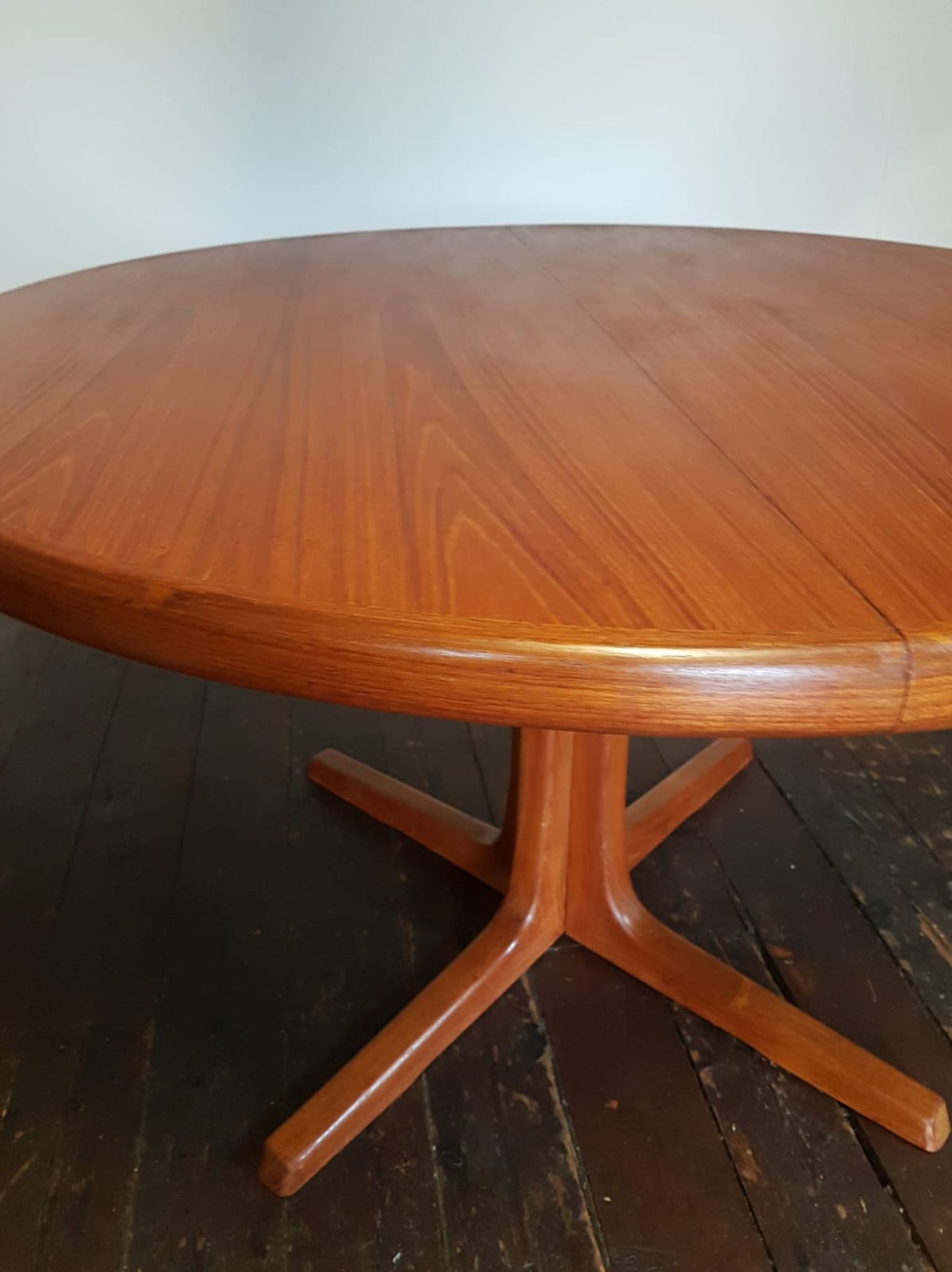 Table by Niels O. Møller forr Gudme Mobelfabrik