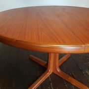 Table by Niels O. Møller forr Gudme Mobelfabrik