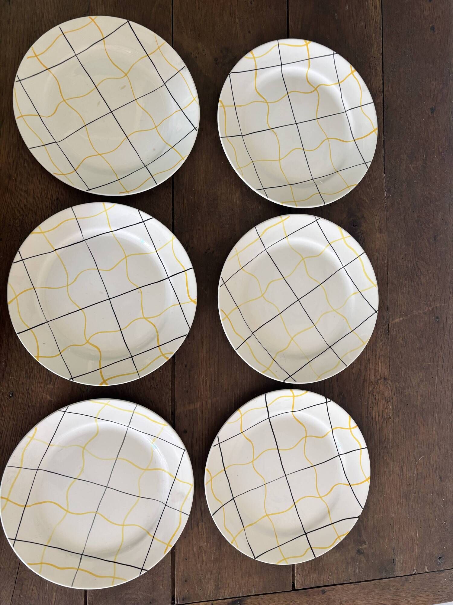 Vintage Longchamp France service – 18 graphic plates from the 1950s.