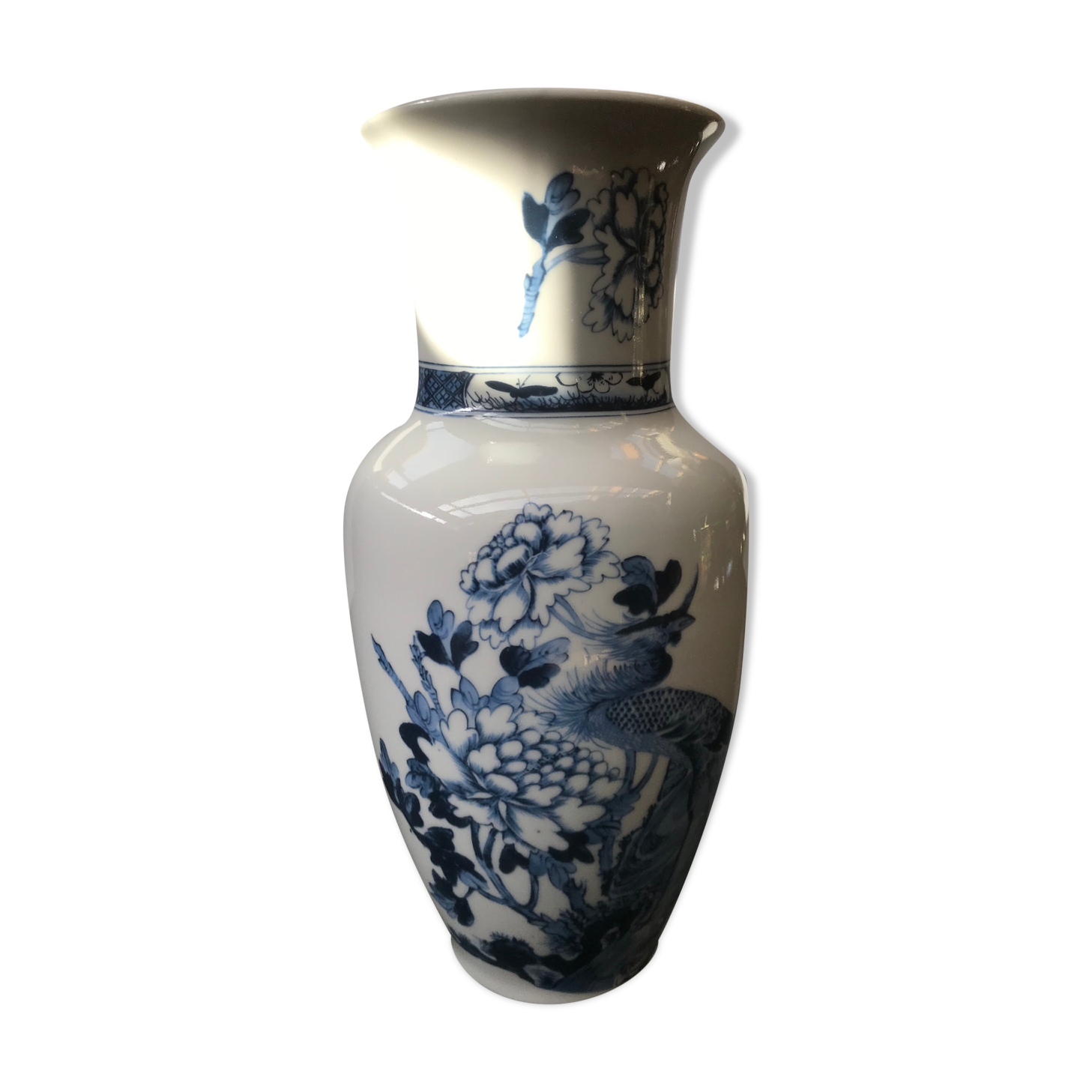 Avon old ceramics white vase flowers