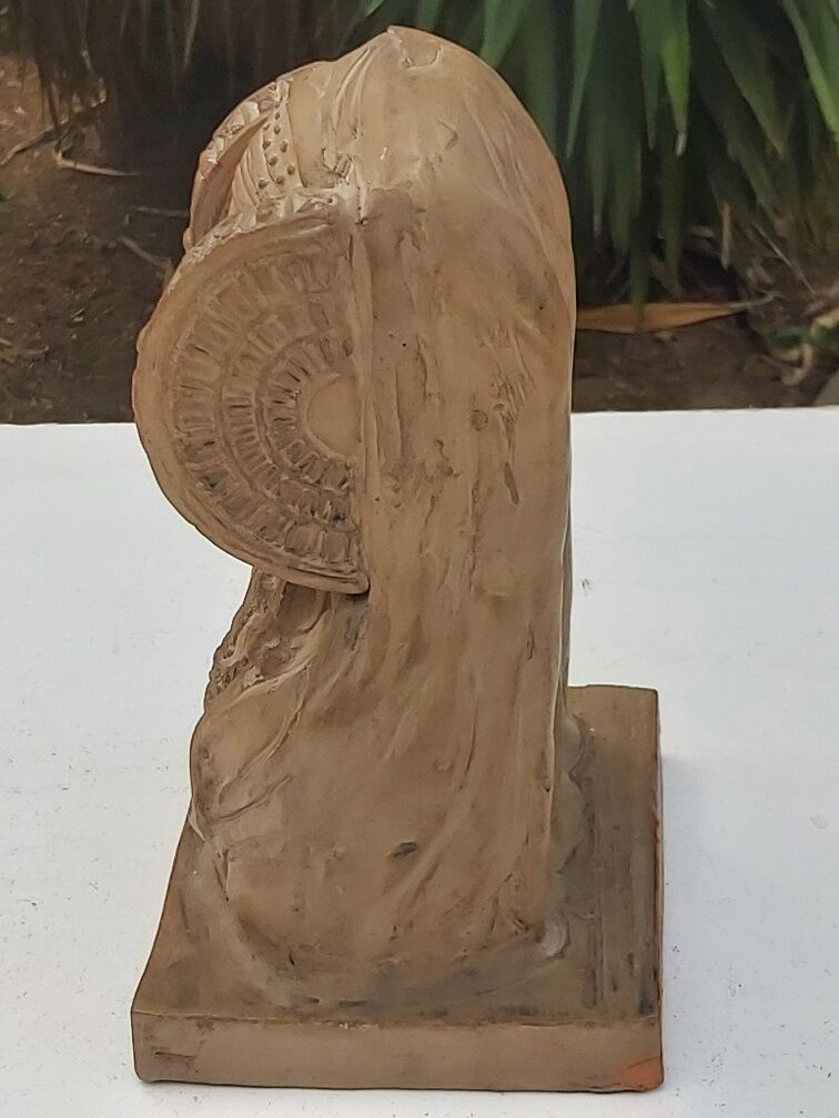 Bust terracotta woman