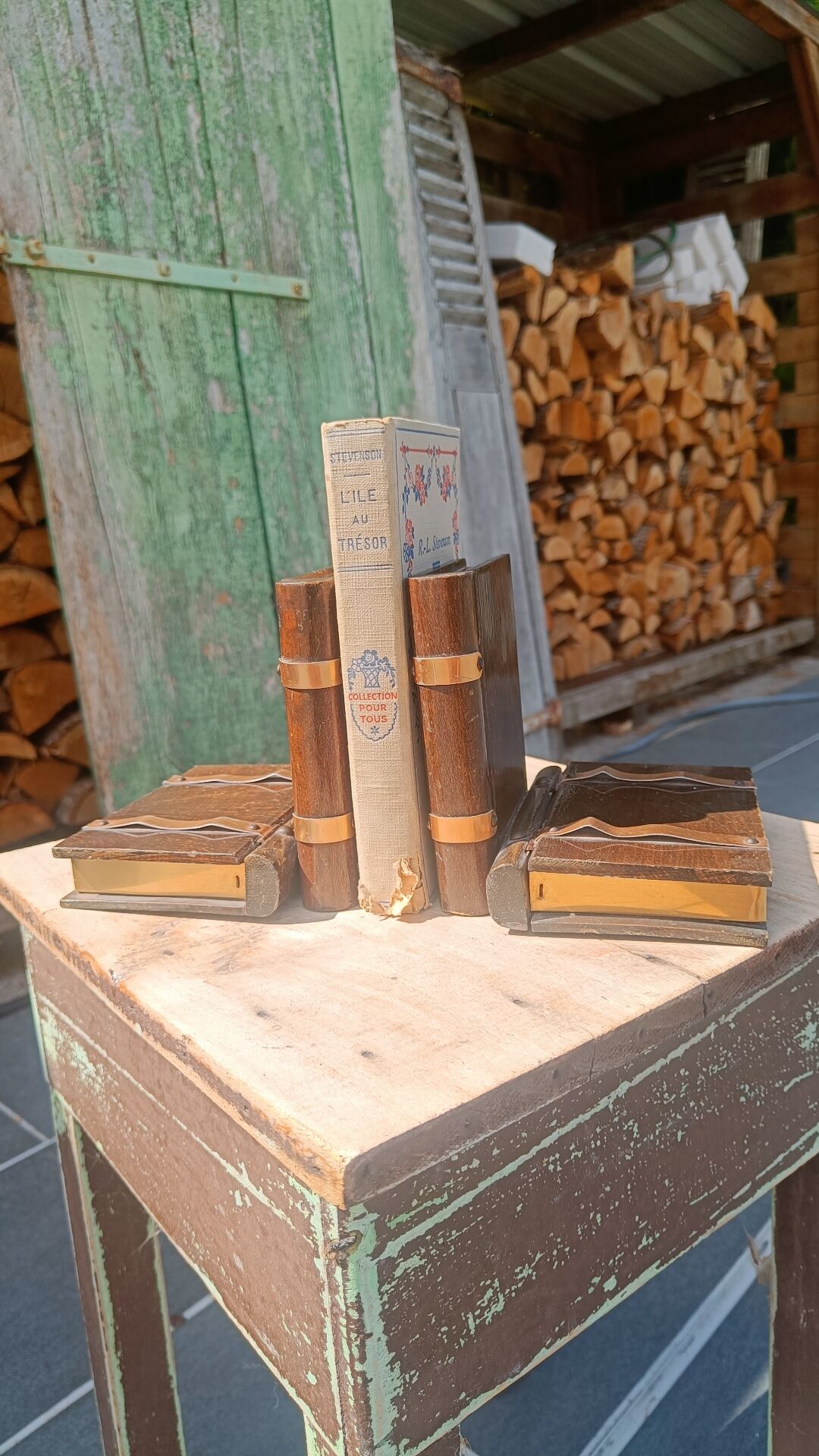 Wooden trompe-l'œil bookends with a book and box