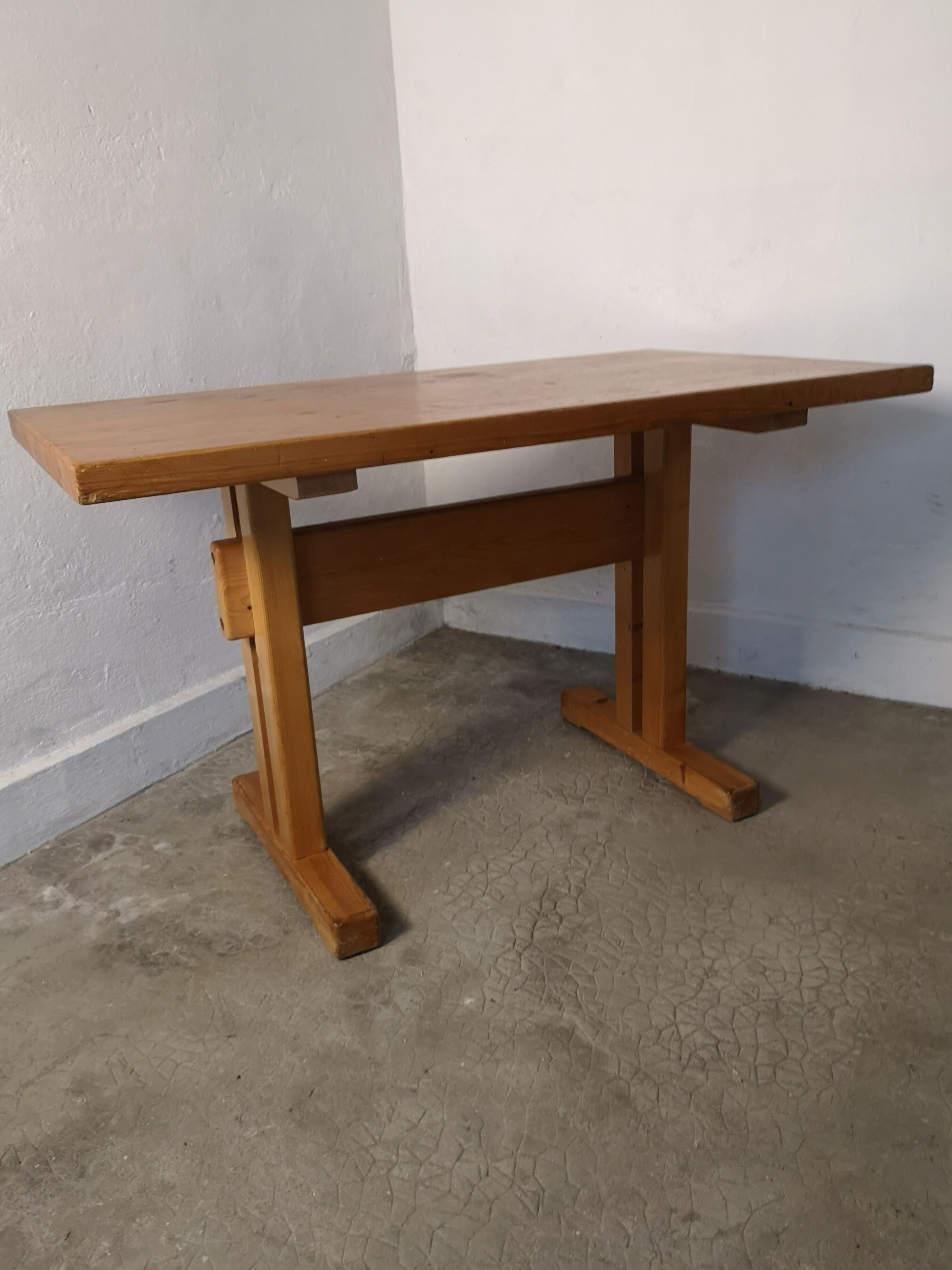 Table Charlotte Perriand les Arcs