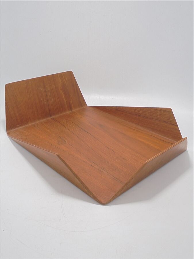 Document storage tray