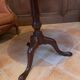 Folding gueridon, tripod in carved mahogany and brass. Late 19th century.