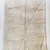 Moroccan Berber carpet Beni Ouarain unbleached with engraved diamonds 302x197cm