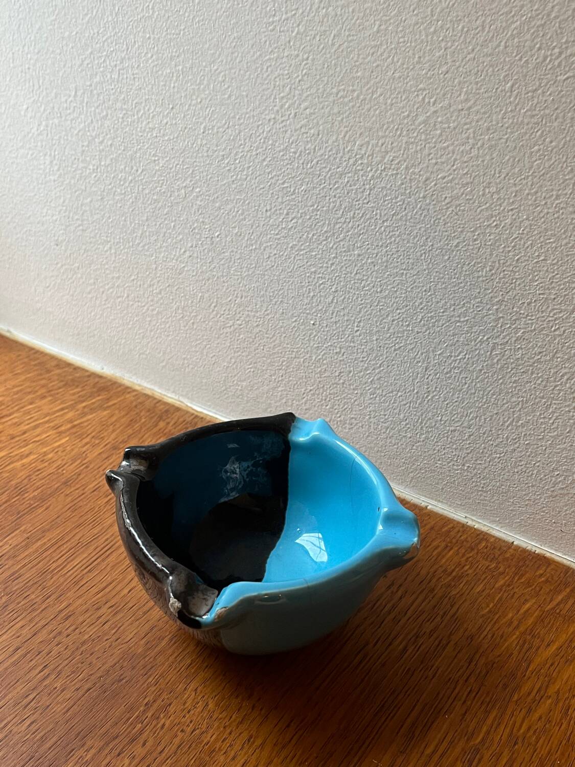 Cendrier bicolore en céramique