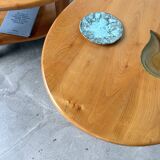 Tables basses en orme formant une goutte