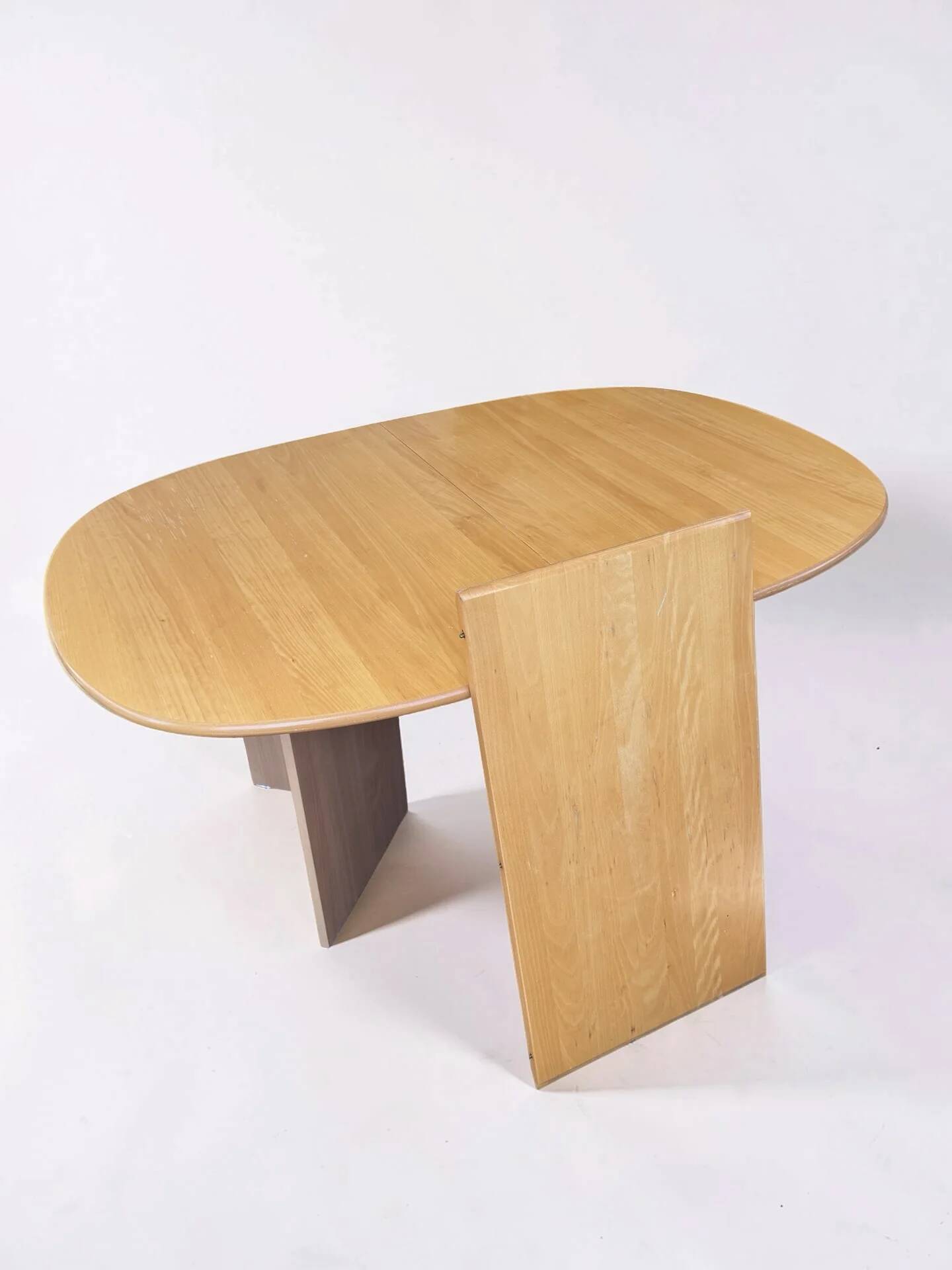 Table à manger danoise extensible en bois massif clair avec pieds en V