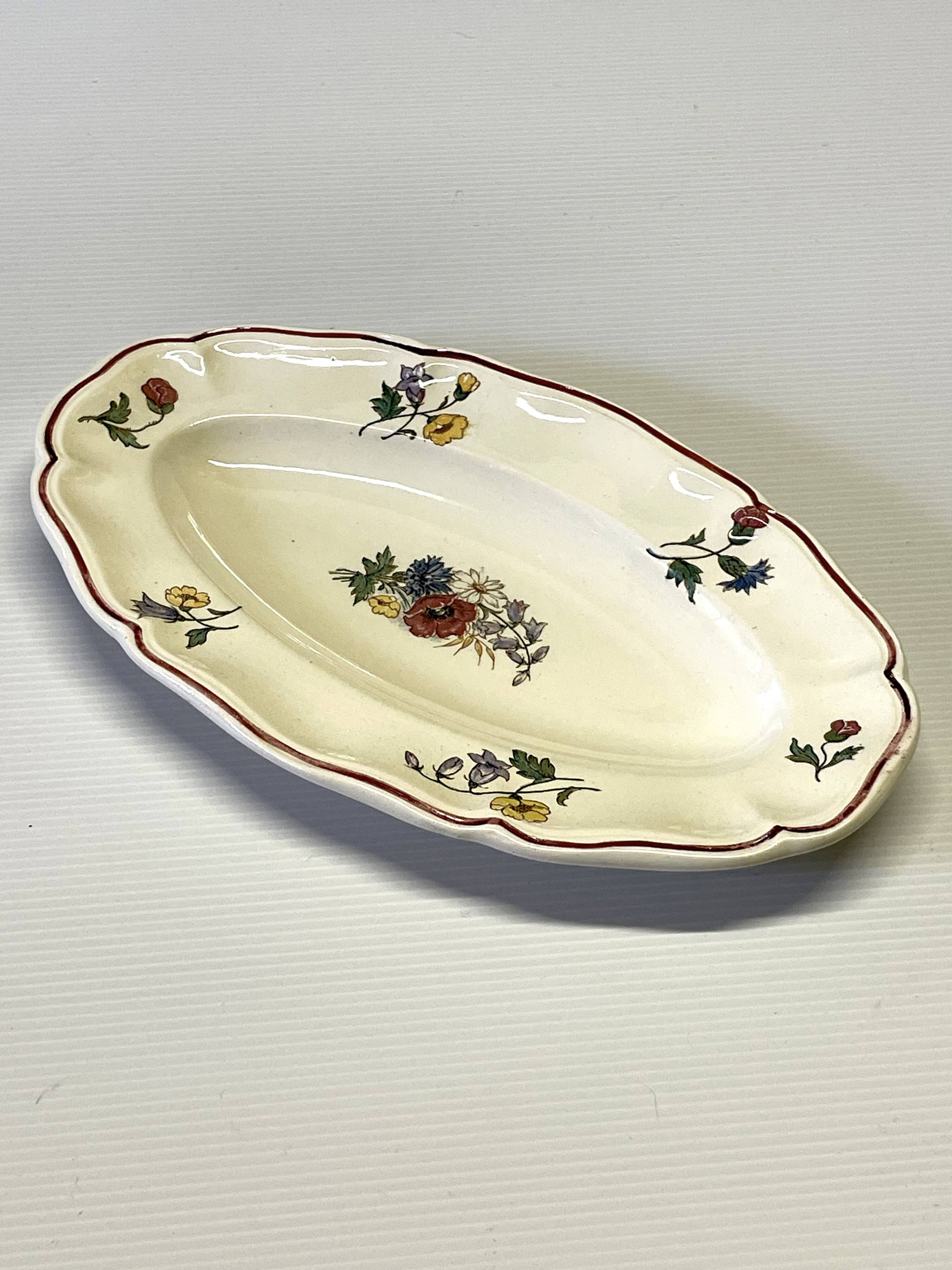 Very nice dish/ramekin from Sarreguemines model "Agreste" in good condition.