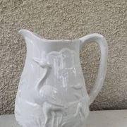 Carafe le héron en ceramique émaillée blanche barbotine