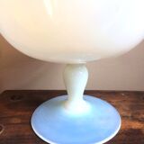 Coupe en opaline piédouche
