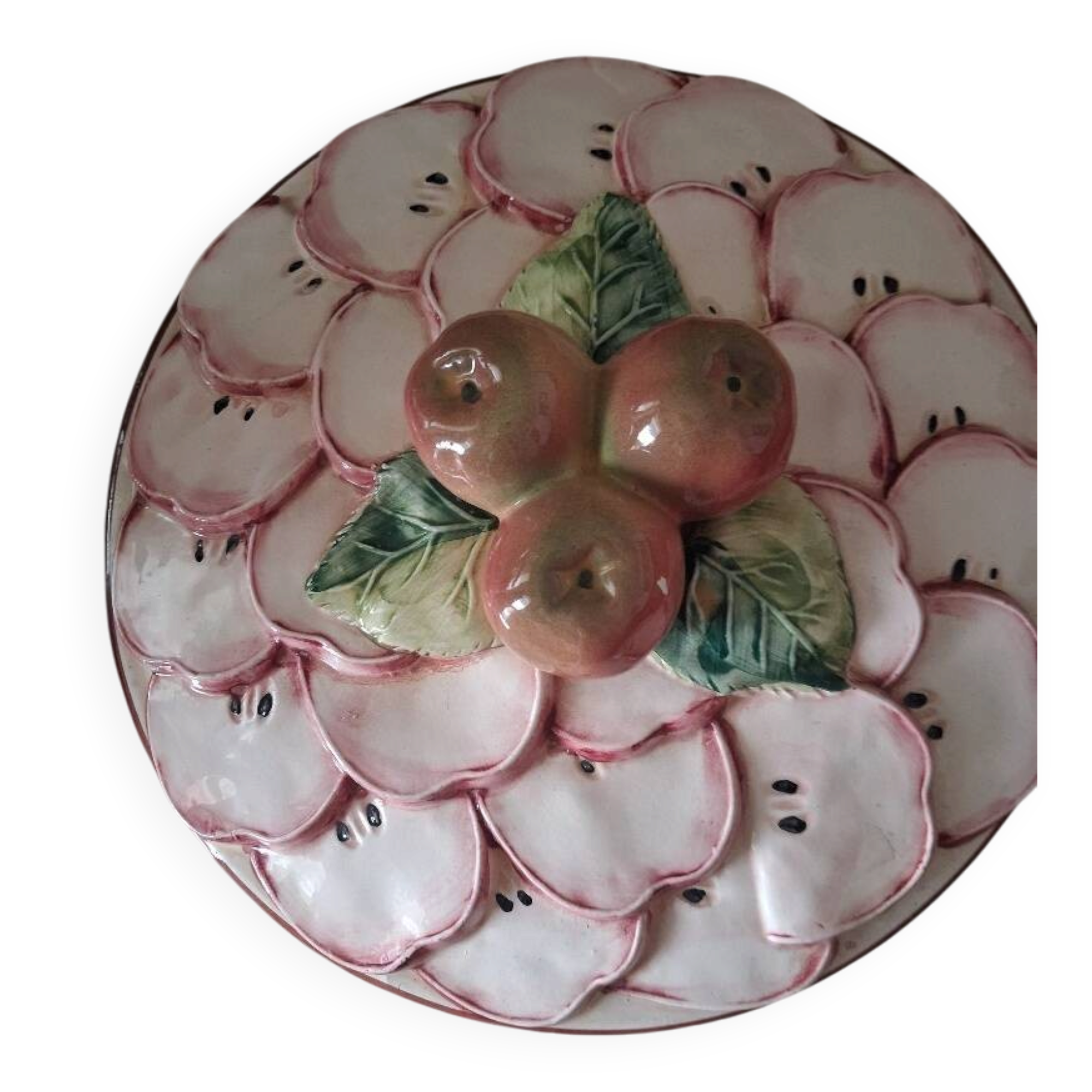Pie dish / Tatin with a trompe-l'œil lid in slipware – Apple decoration