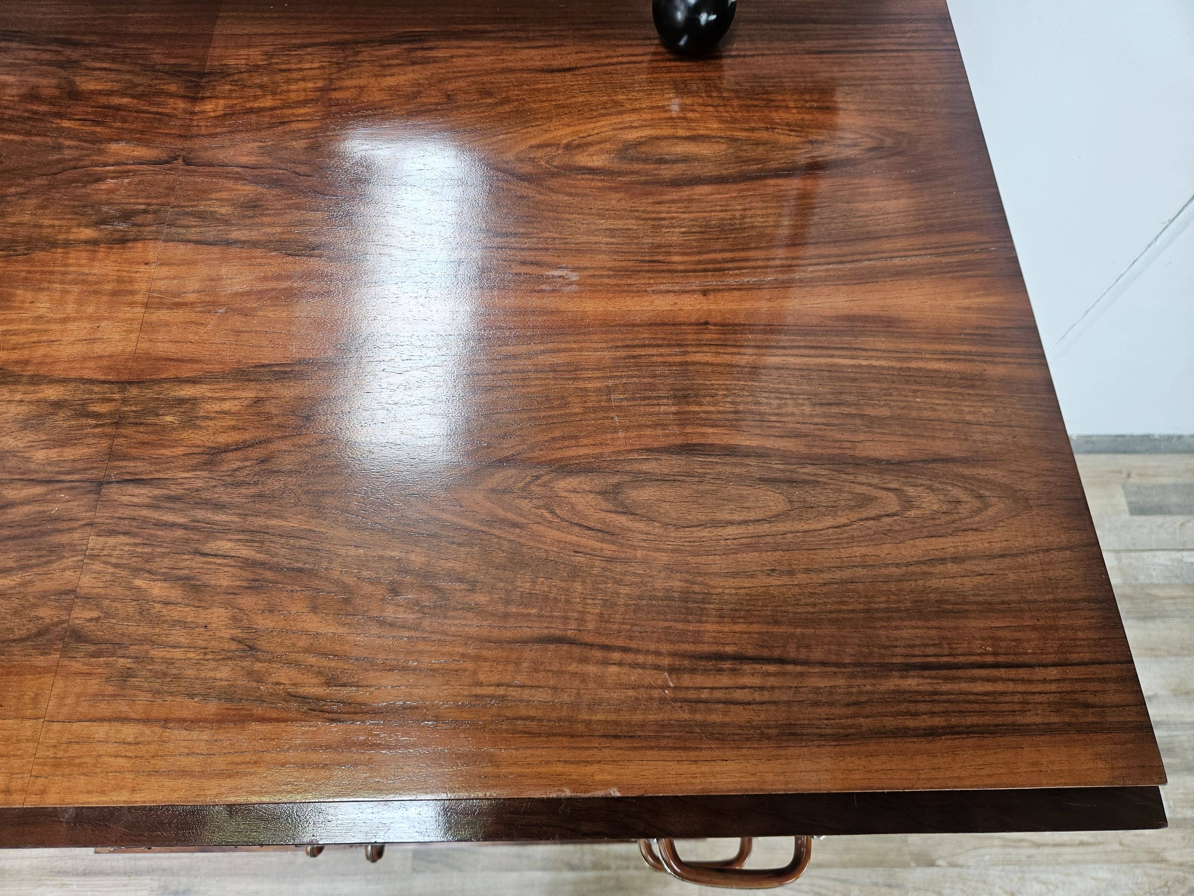 Exclusive 1940s Art Decò sideboard in walnut burl with mirror