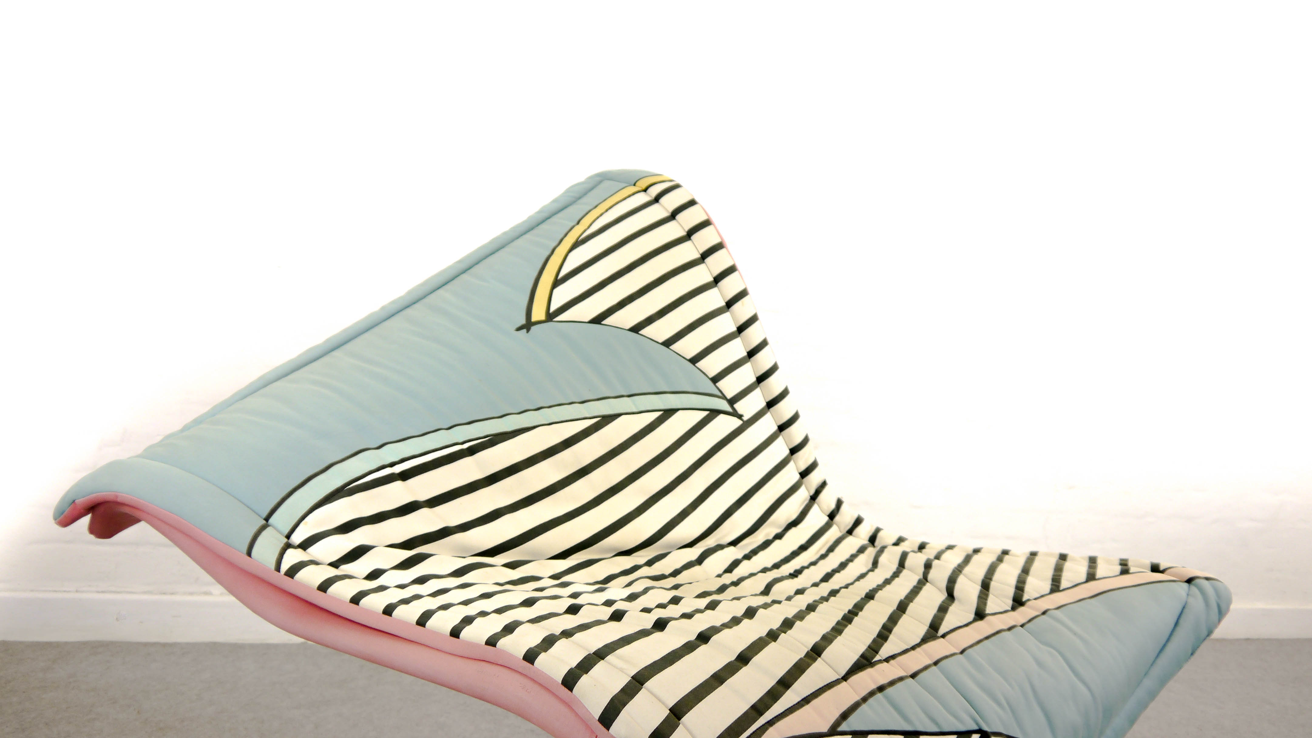 Postmodern "Flying Carpet" Memphis Lounge Chair by simon Desanta for Rosenthal