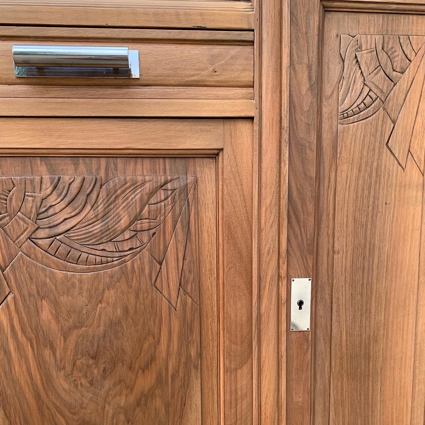 Parisian art deco buffet walnut brut massive 1920