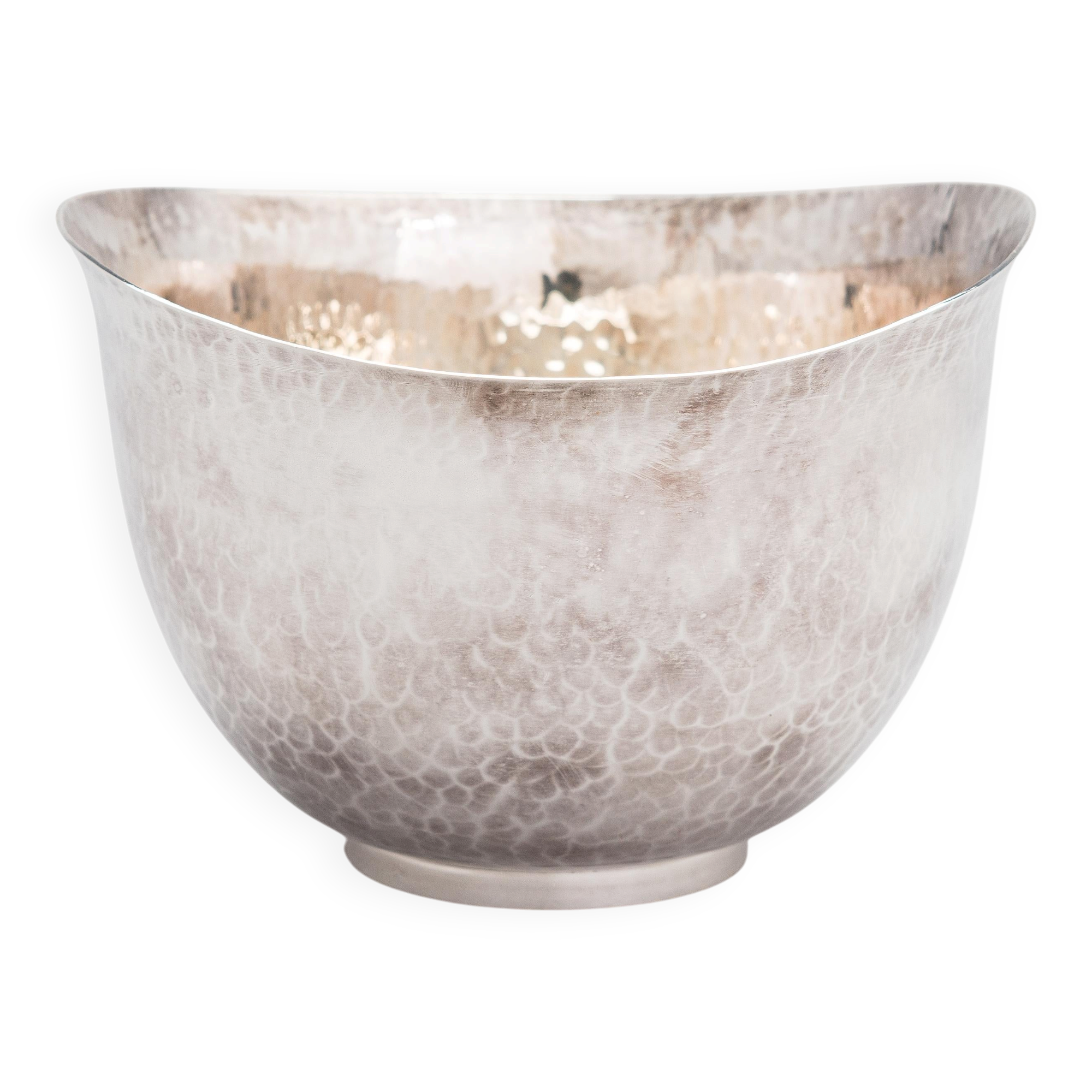 Eric Löfman Hammered sterling silver bowl MGAB, Uppsala 1986 Stamped
