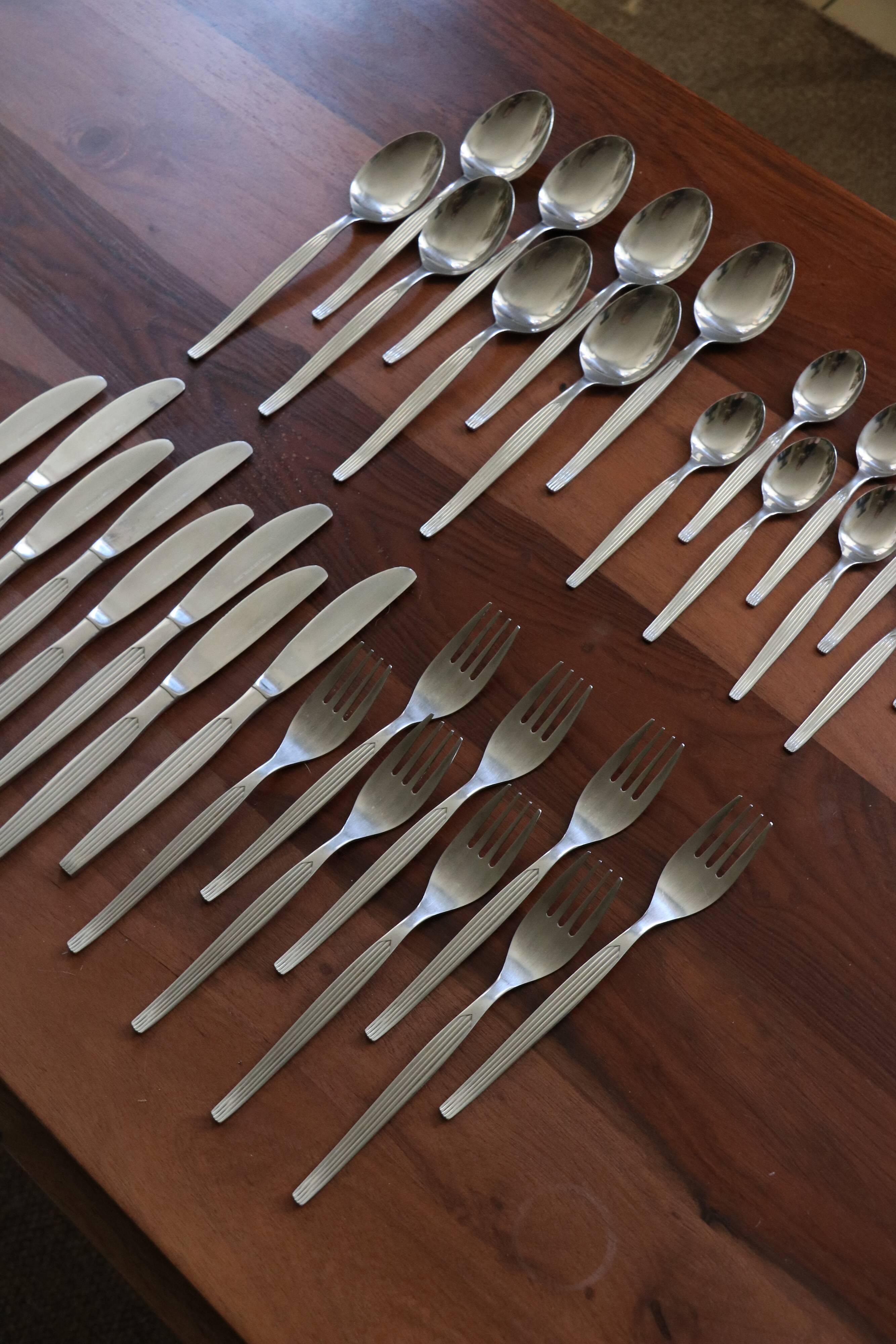 32-piece retro cutlery set, Japanese steel