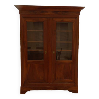 Chic old bookcase pegged in walnut with two glass doors and 5 shelves – Very good condition