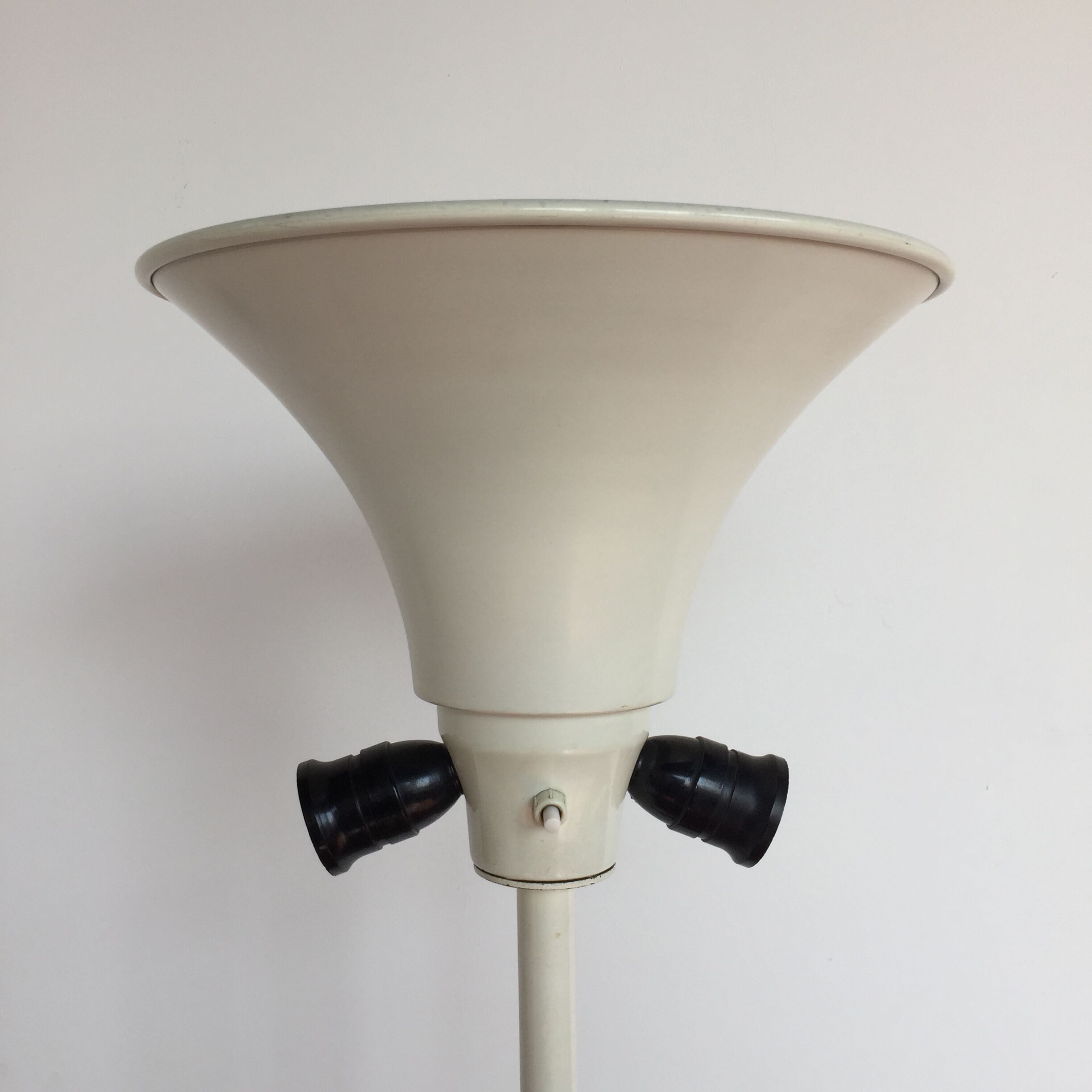 Vintage 50-60s Dutch design white floor lamp by H. Fillekes for Artiforte black base