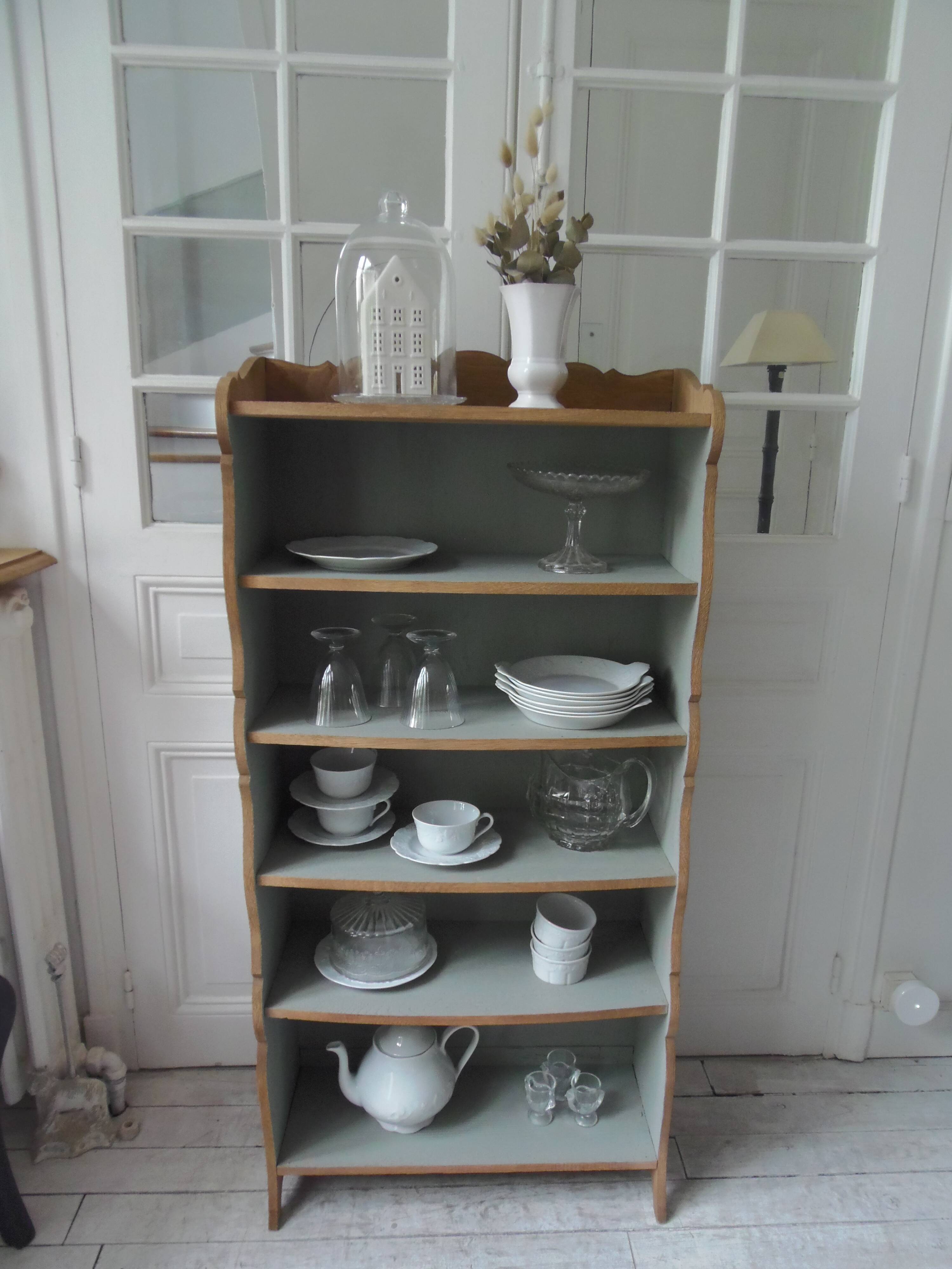 Small vintage bookcase, 5 fixed shelves, interior sublimated in verdigris, waxed finish.
