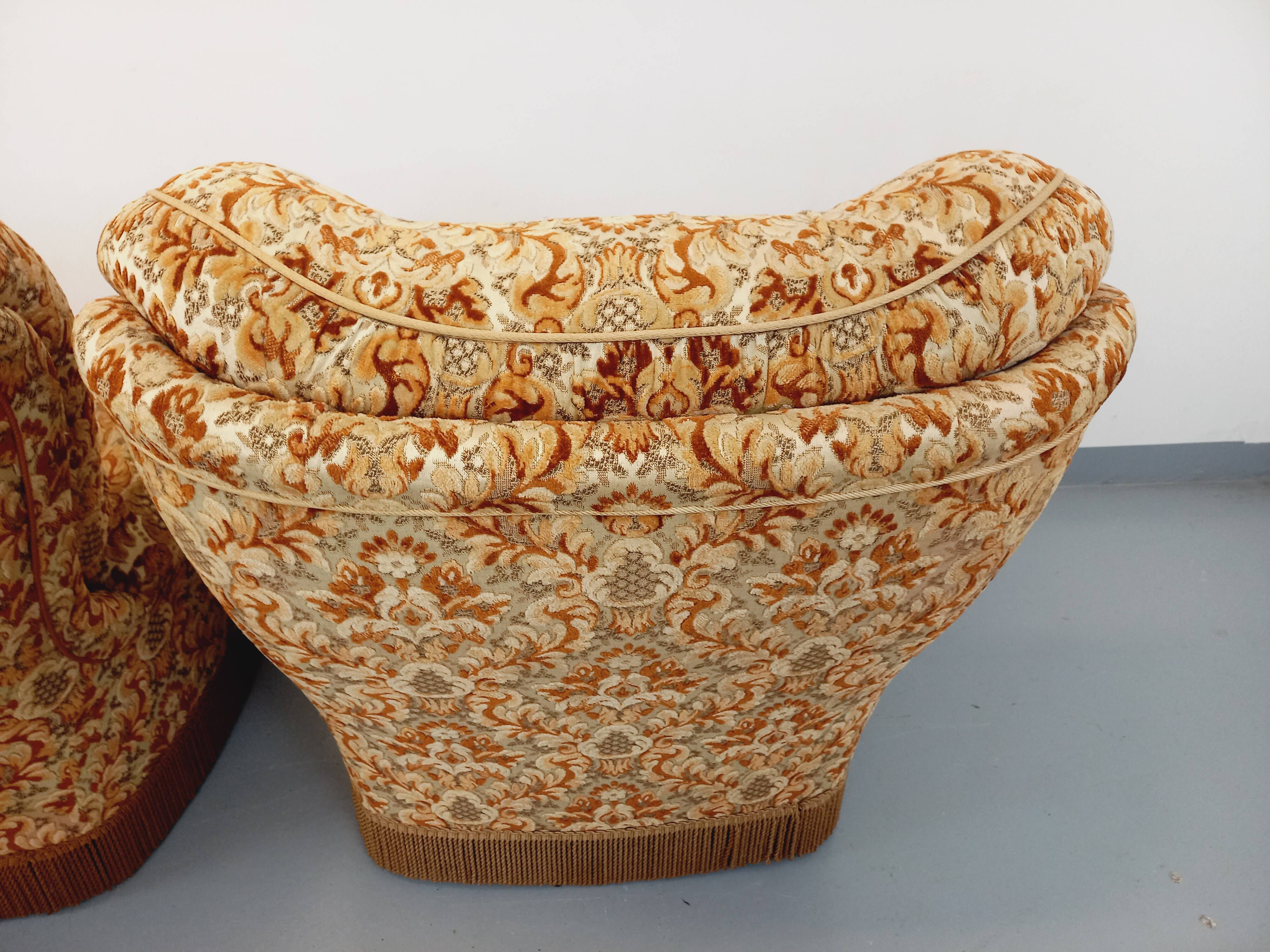 Set of 2 vintage armchairs in floral fabric with fringes from the 60s 70s