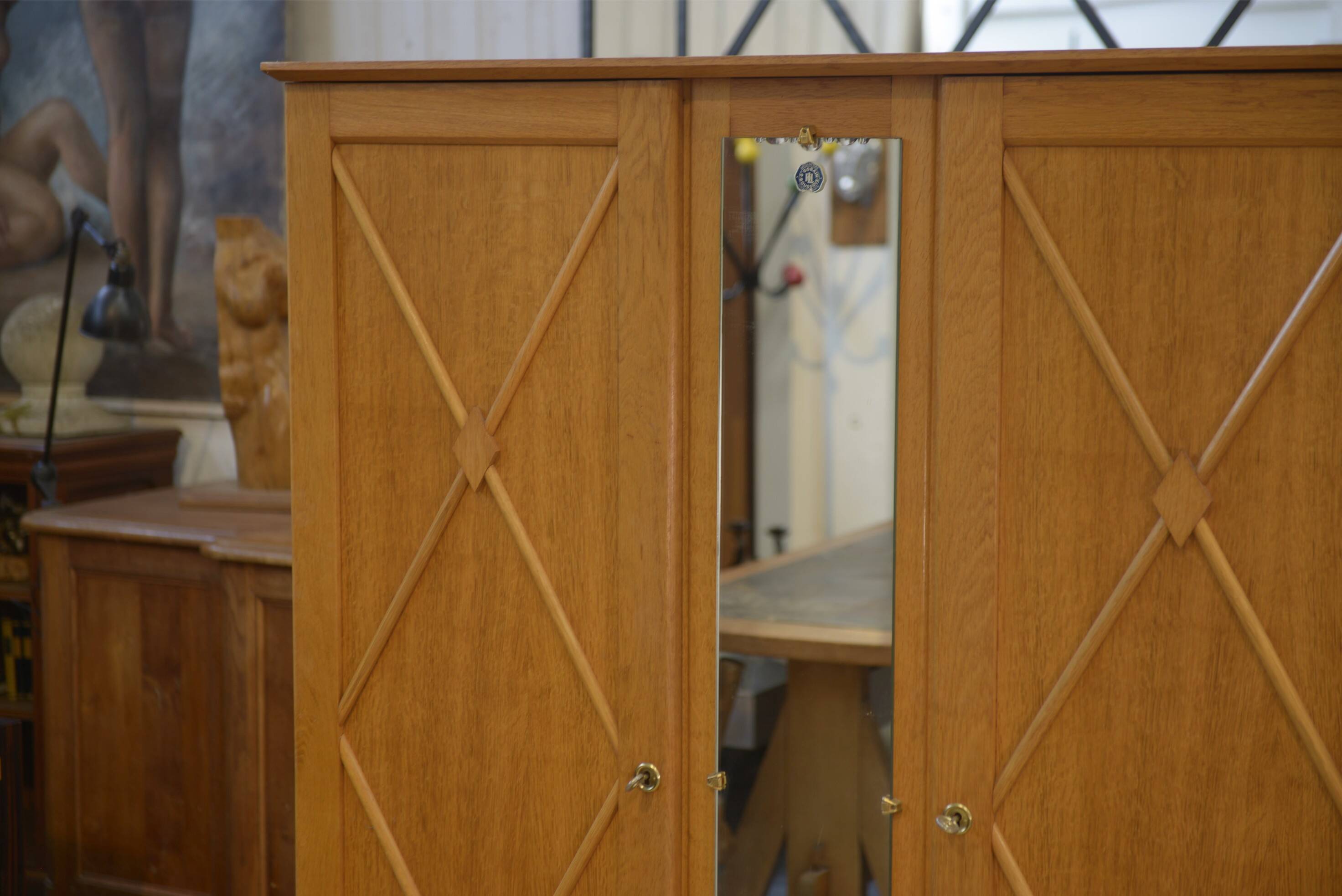 Armoire en chêne glace Saint-Gobain 1960’s
